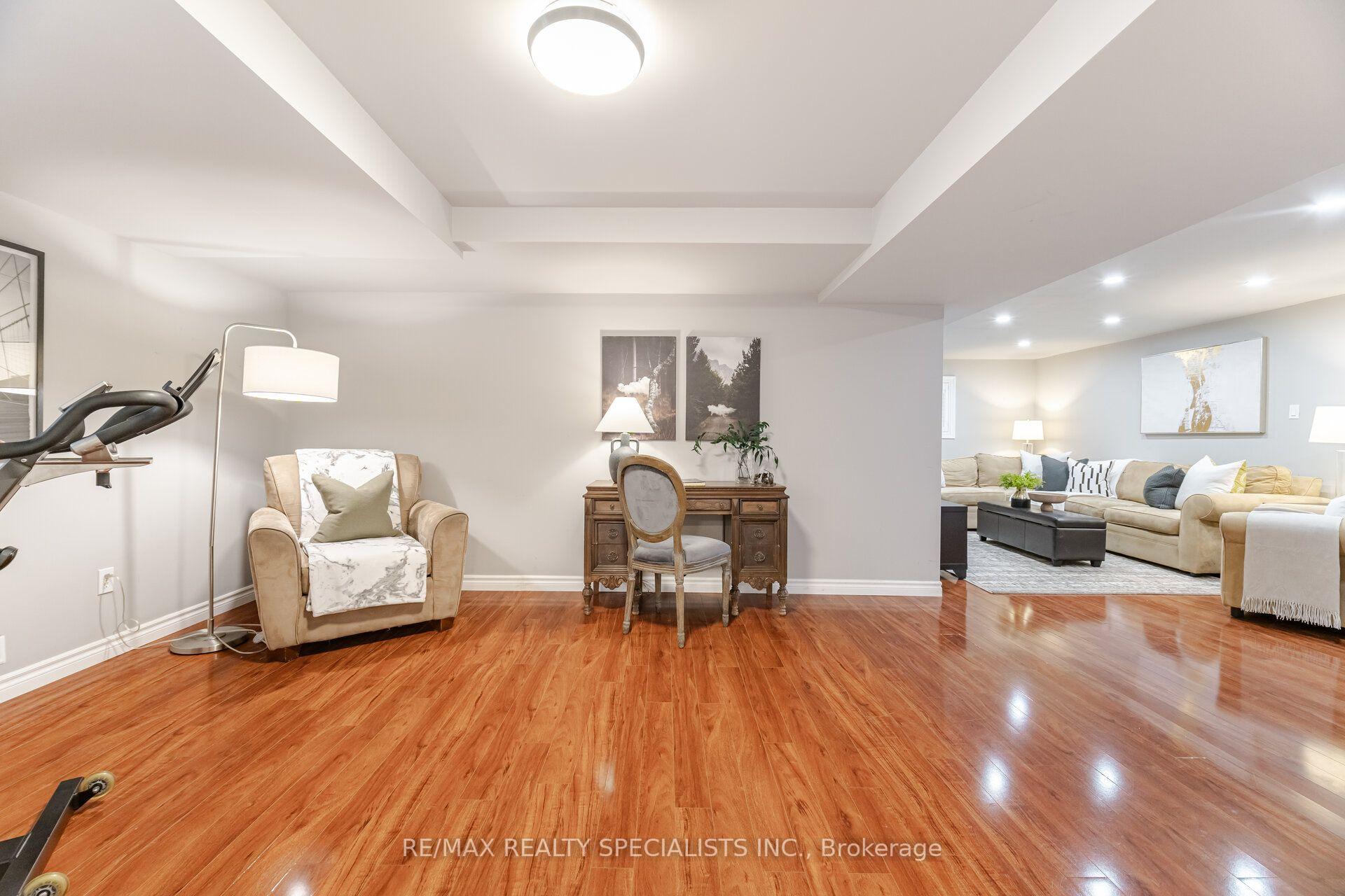 Photo 42 of 5612 Shillington Drive, Mississauga, Hurontario — HOMEH
