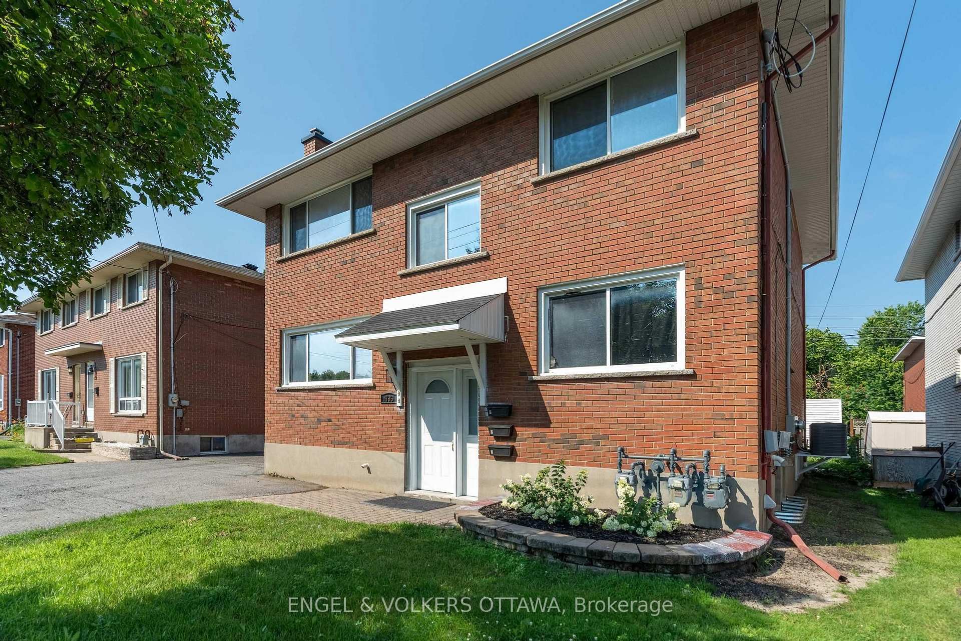 Photo 3 of Unit 3, 896 Pinewood Crescent, Ottawa, Queensway Terrace North — HOMEH