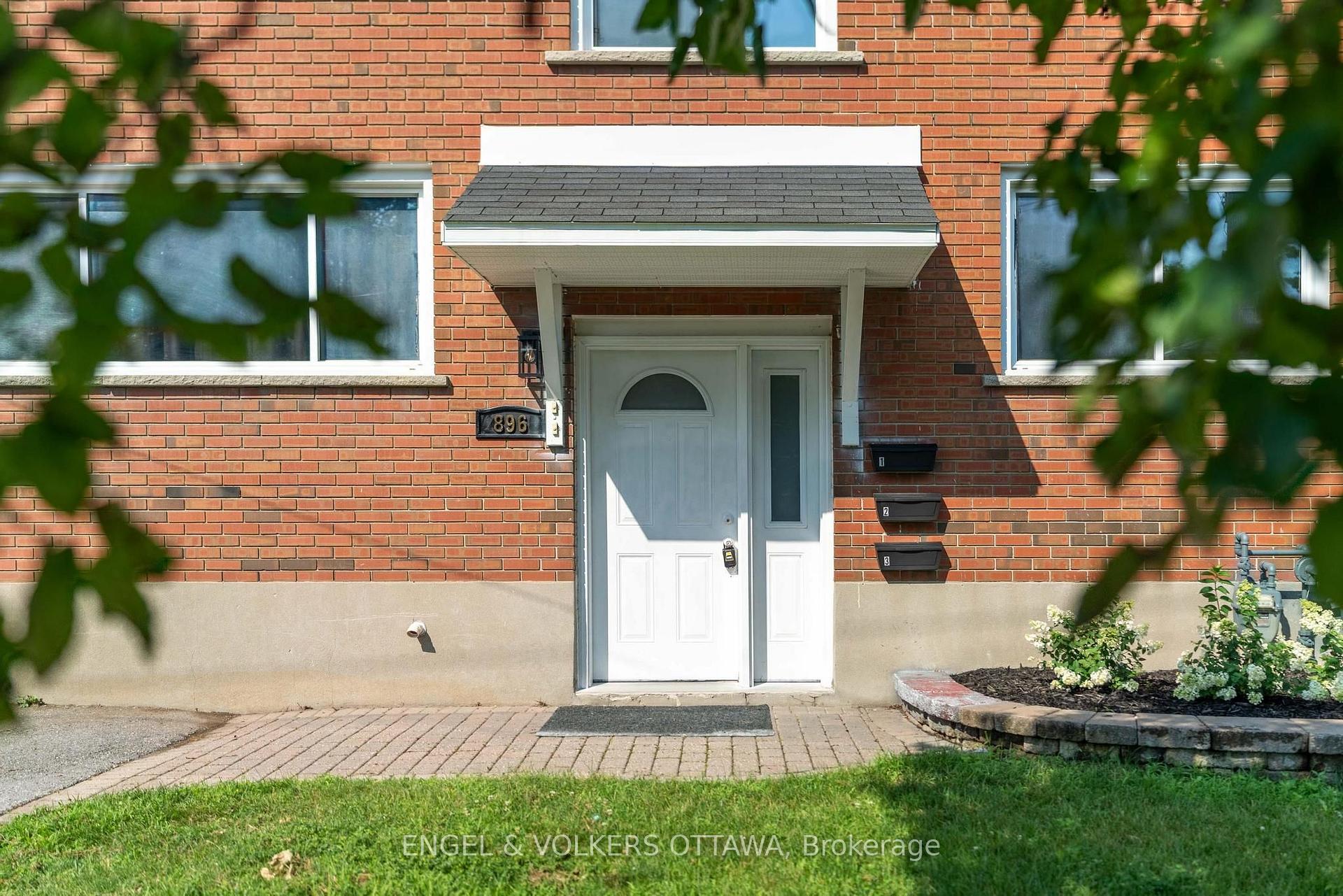 Photo 4 of Unit 3, 896 Pinewood Crescent, Ottawa, Queensway Terrace North — HOMEH