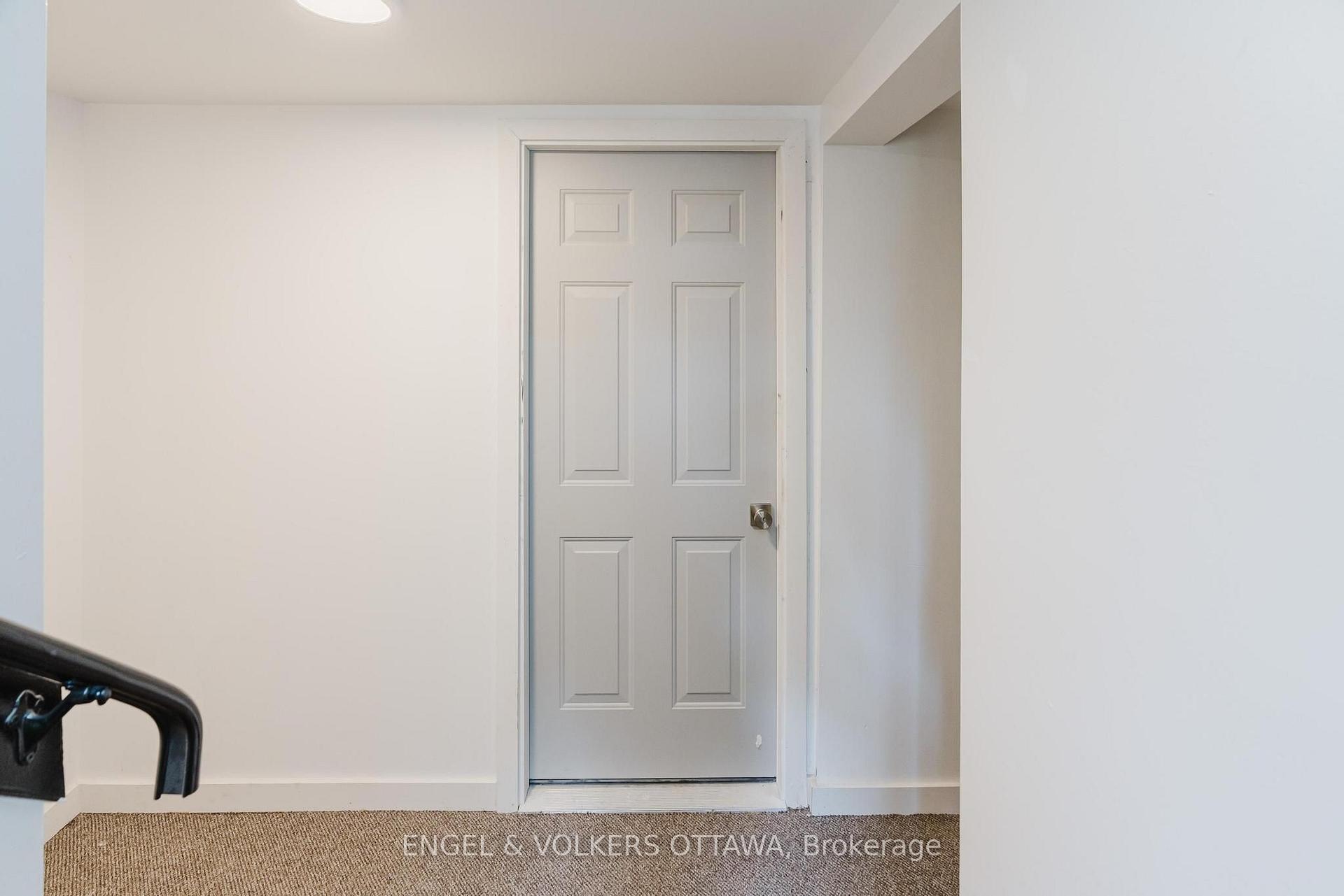 Photo 5 of Unit 3, 896 Pinewood Crescent, Ottawa, Queensway Terrace North — HOMEH