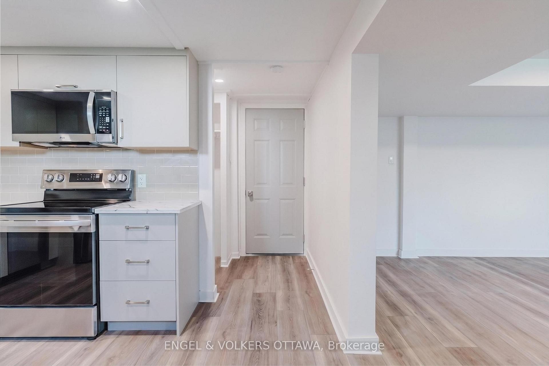 Photo 6 of Unit 3, 896 Pinewood Crescent, Ottawa, Queensway Terrace North — HOMEH