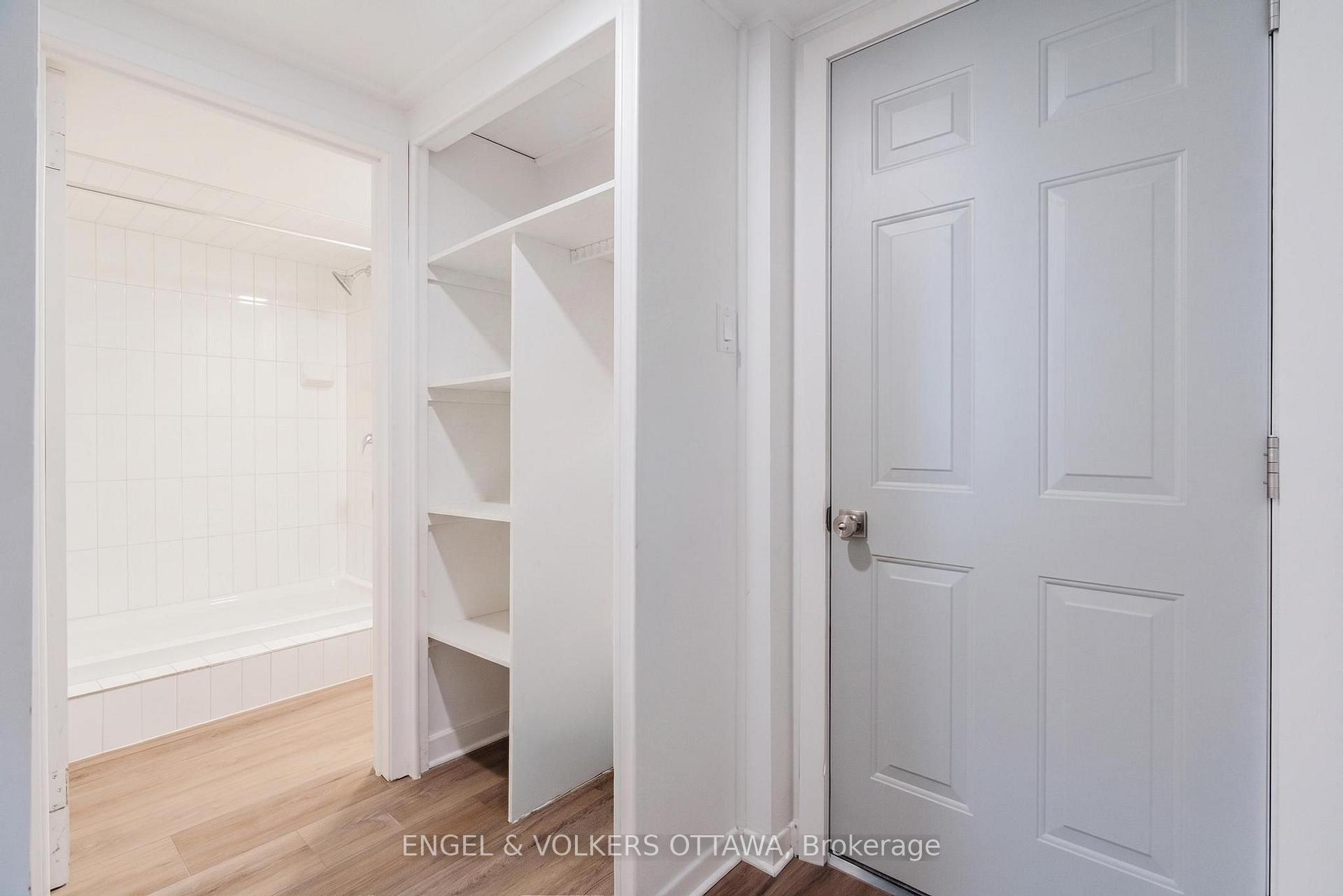 Photo 7 of Unit 3, 896 Pinewood Crescent, Ottawa, Queensway Terrace North — HOMEH