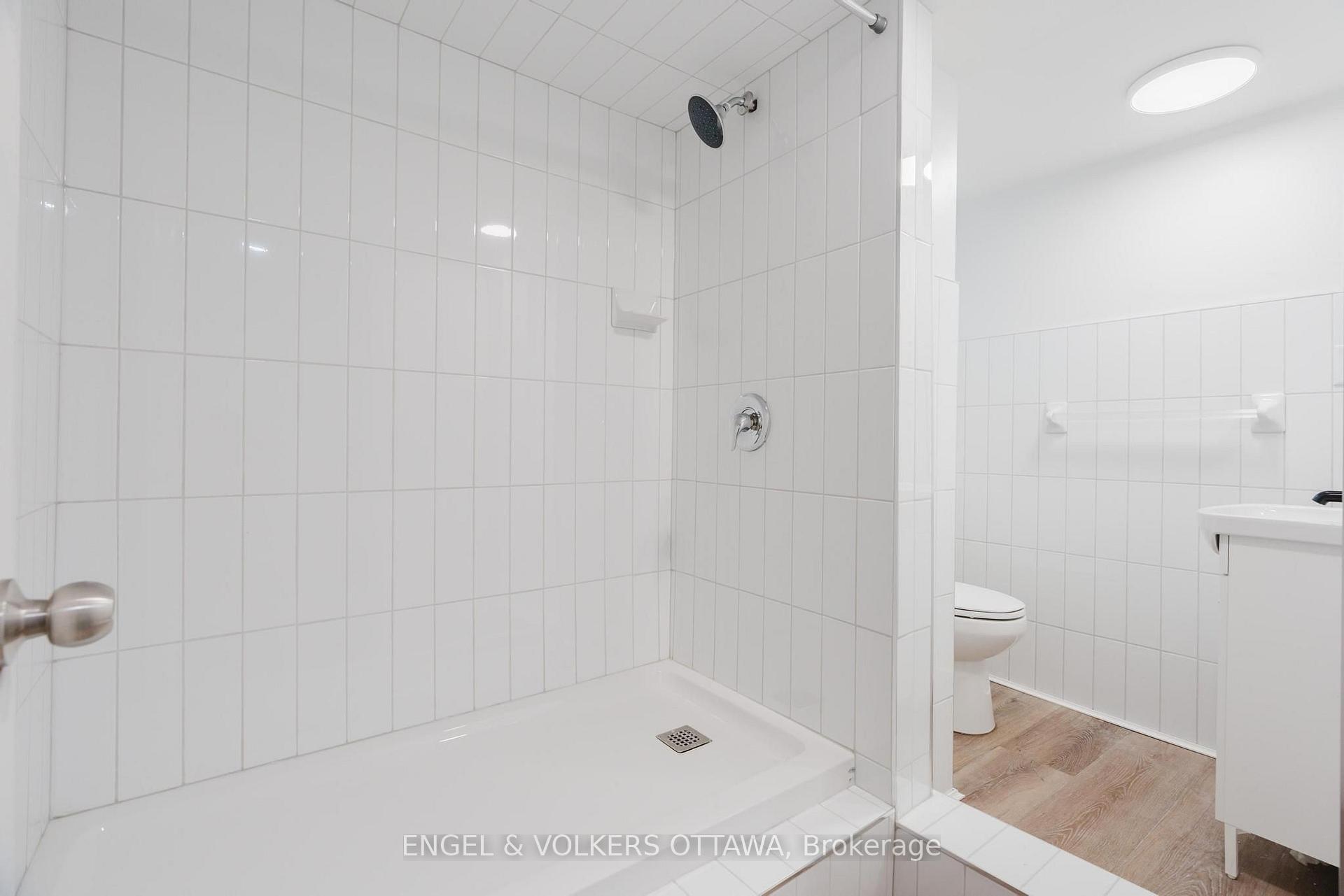 Photo 9 of Unit 3, 896 Pinewood Crescent, Ottawa, Queensway Terrace North — HOMEH