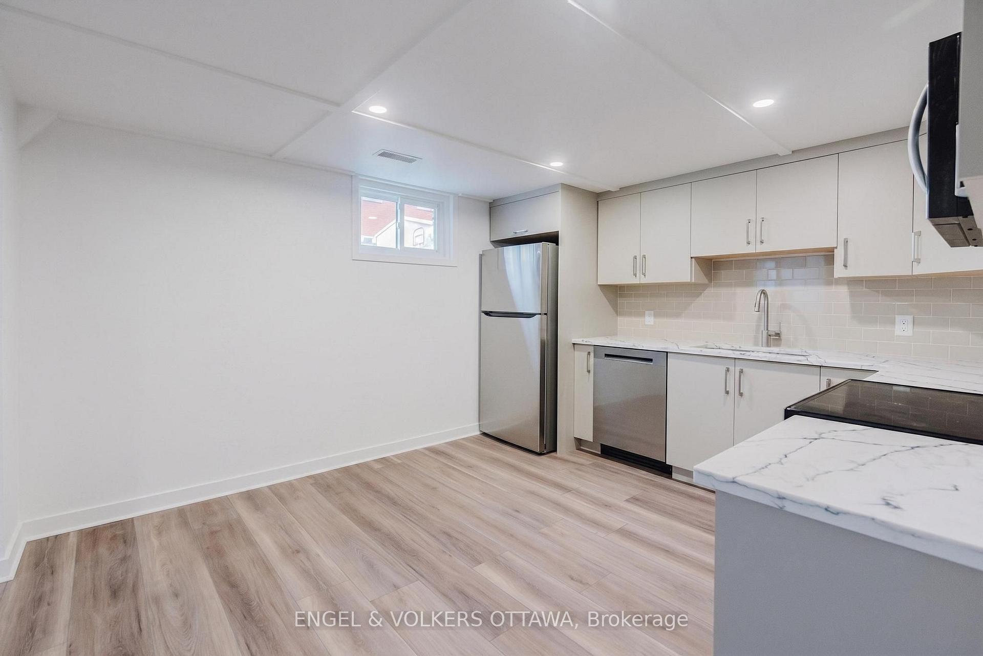 Photo 13 of Unit 3, 896 Pinewood Crescent, Ottawa, Queensway Terrace North — HOMEH