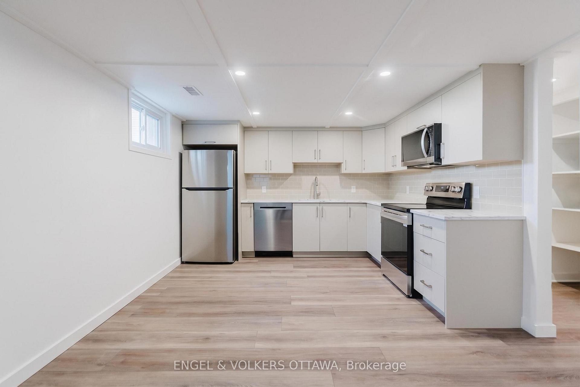 Photo 15 of Unit 3, 896 Pinewood Crescent, Ottawa, Queensway Terrace North — HOMEH