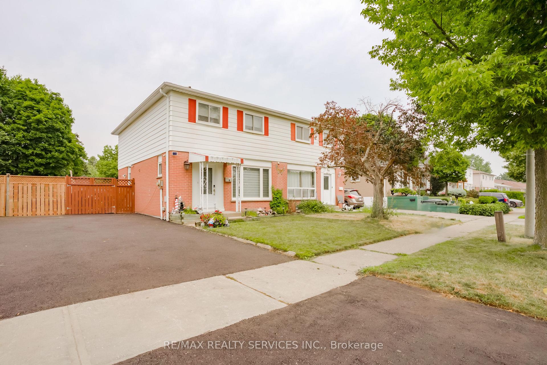 Photo 2 of 6 Lauderdale Road, Brampton, Madoc — HOMEH