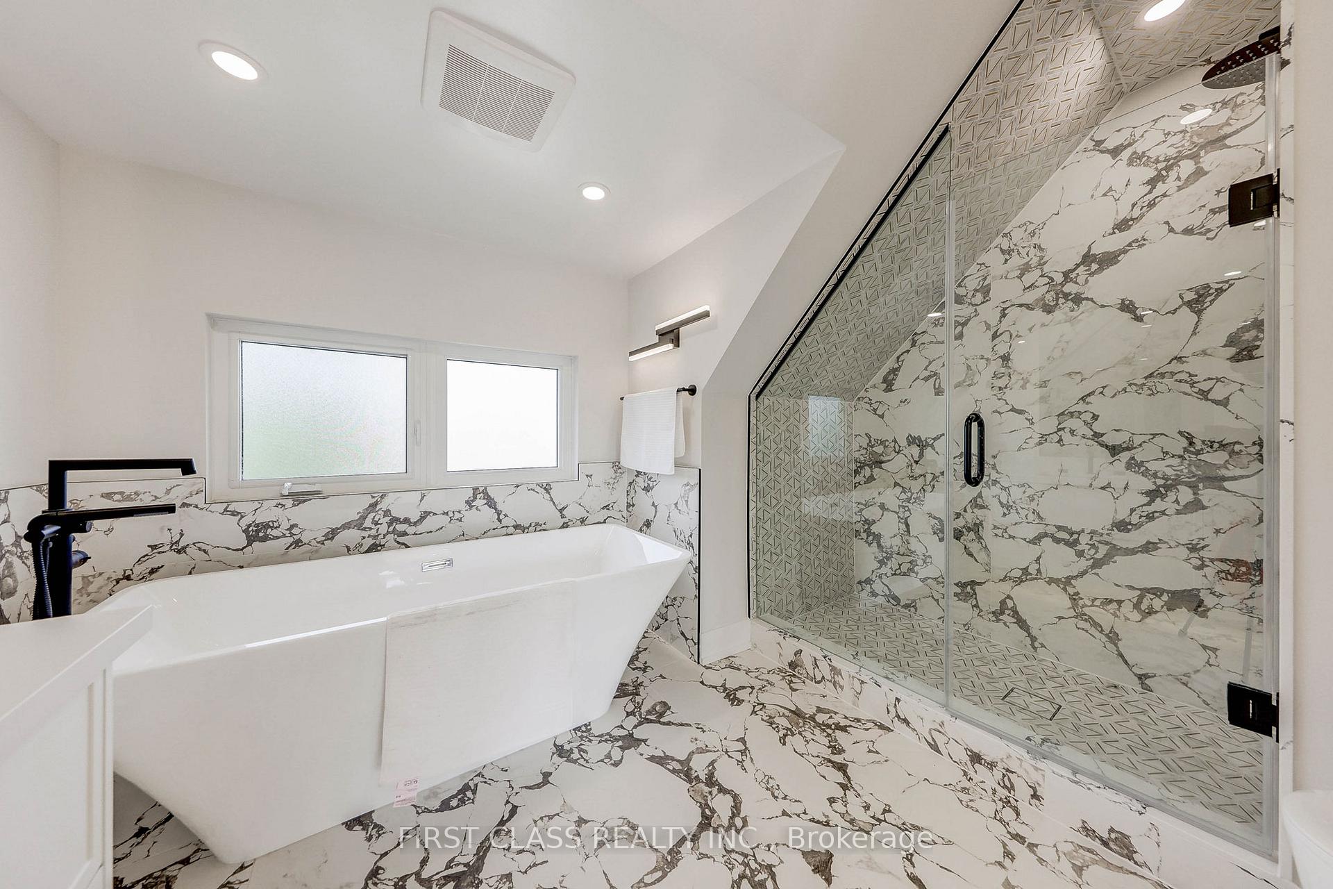 Photo 7 of Unit Ensuite 1, 431 Roxton Road, Toronto, Palmerston-Little Italy — HOMEH