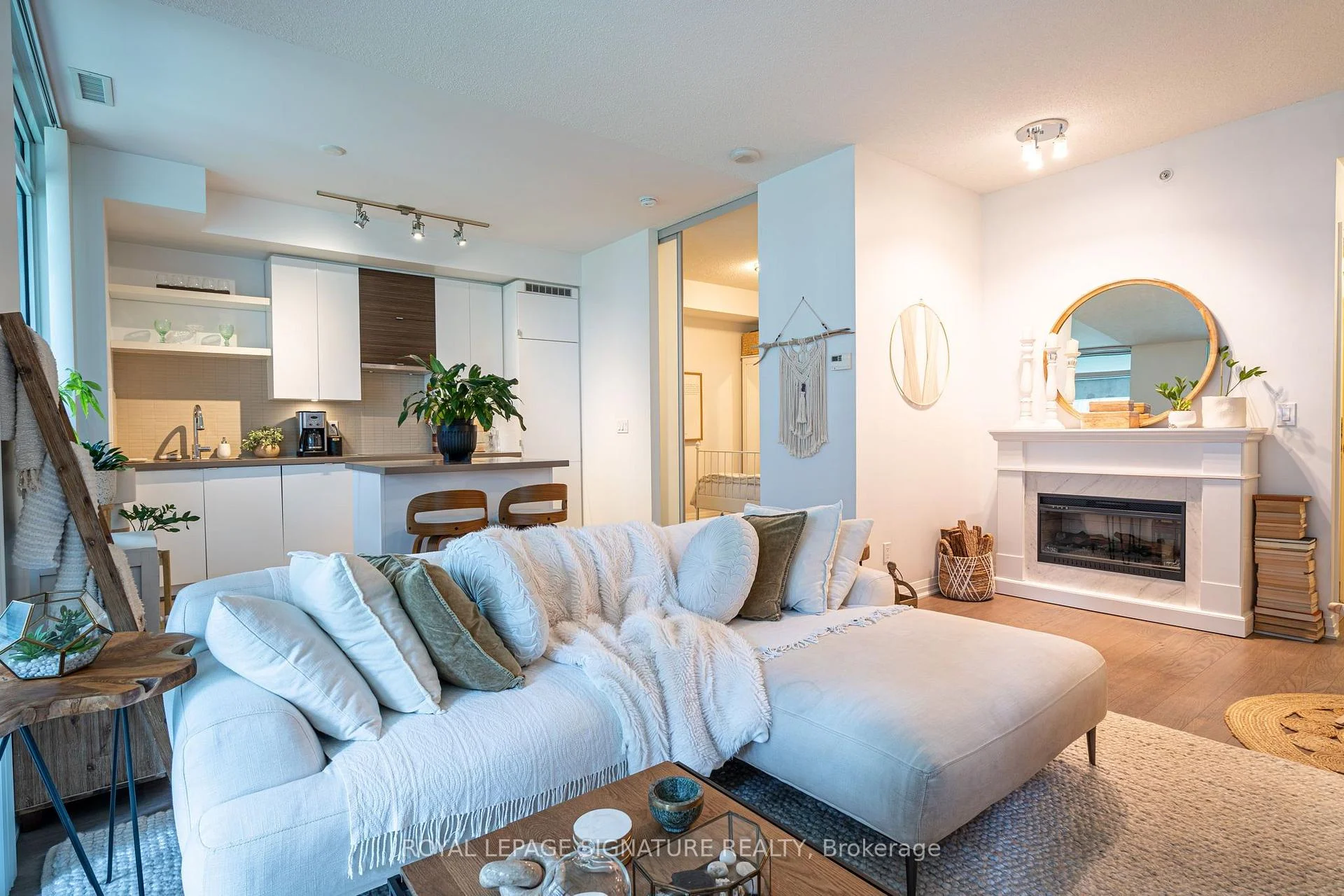 Photo 3 of Unit 311, 59 Annie Craig Drive, Etobicoke, Mimico — HOMEH