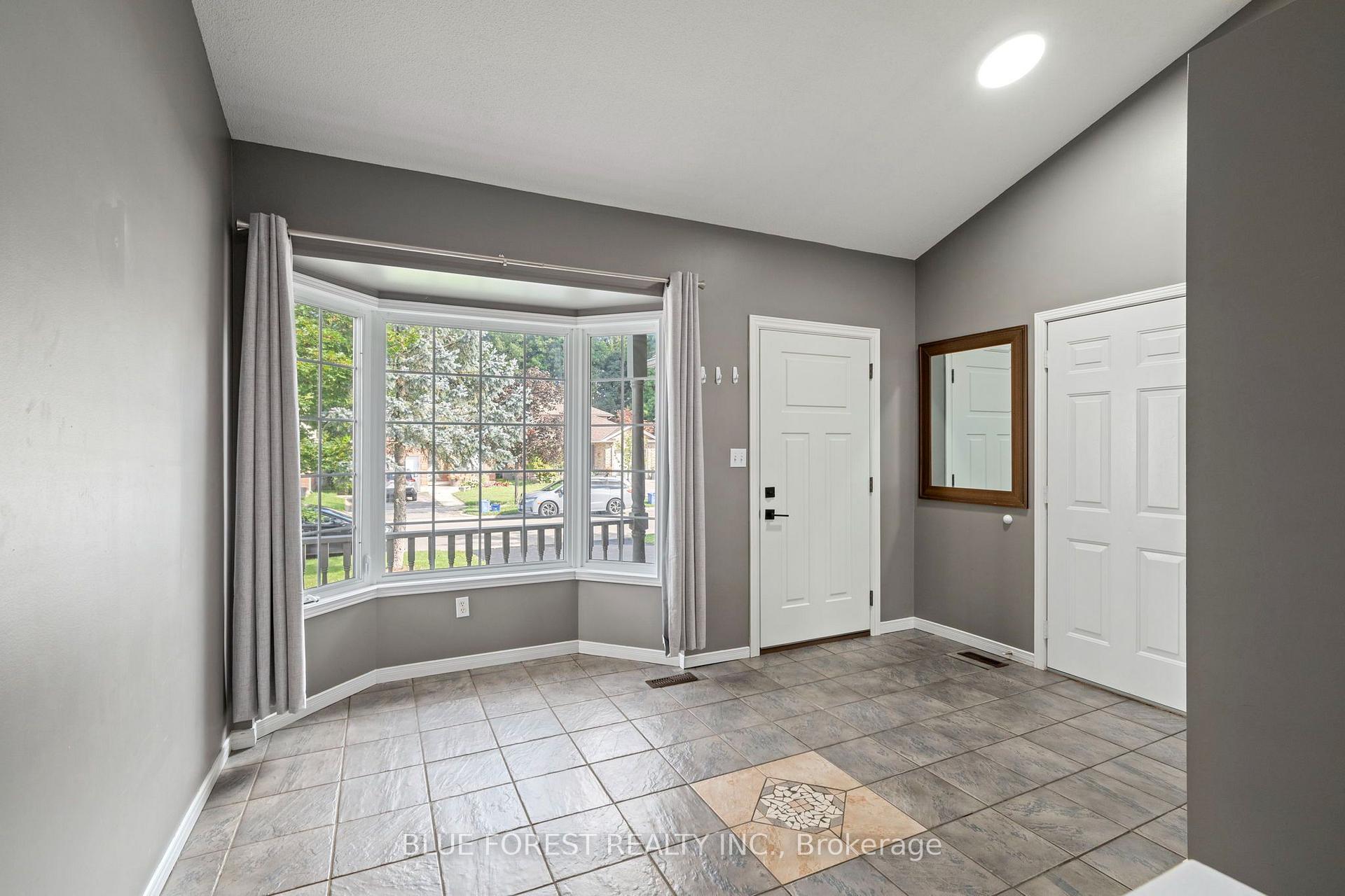 Photo 3 of 1387 Idylwood Road, London, East D — HOMEH