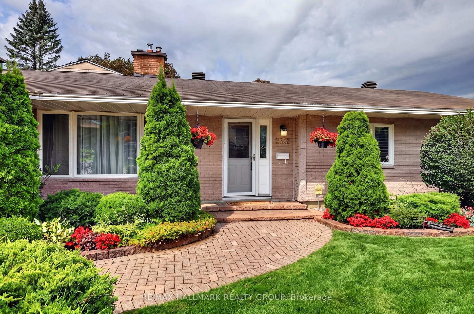 Photo 2 of 2692 Colman Street, Ottawa, Riverside Park — HOMEH