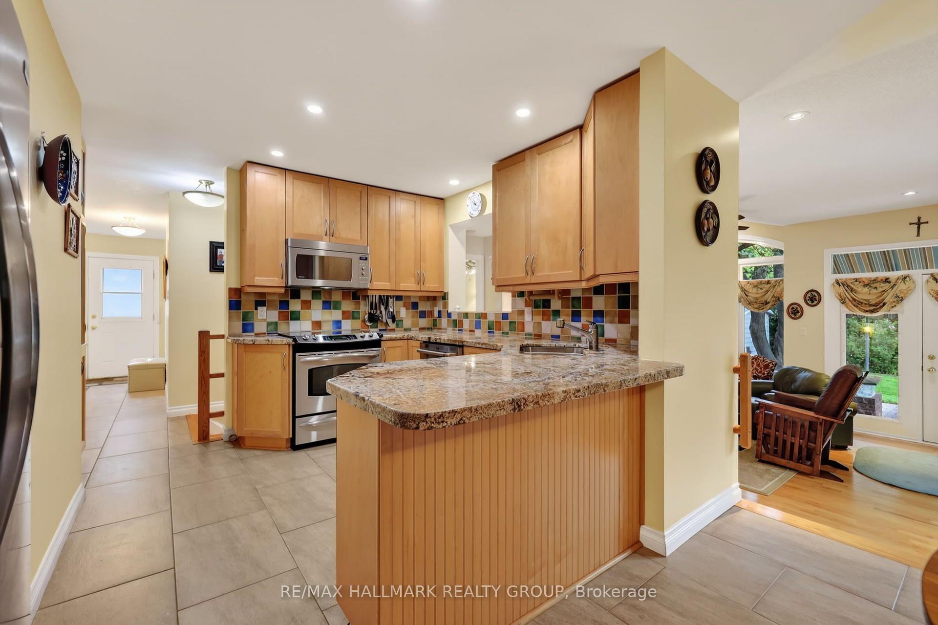 Photo 10 of 2692 Colman Street, Ottawa, Riverside Park — HOMEH