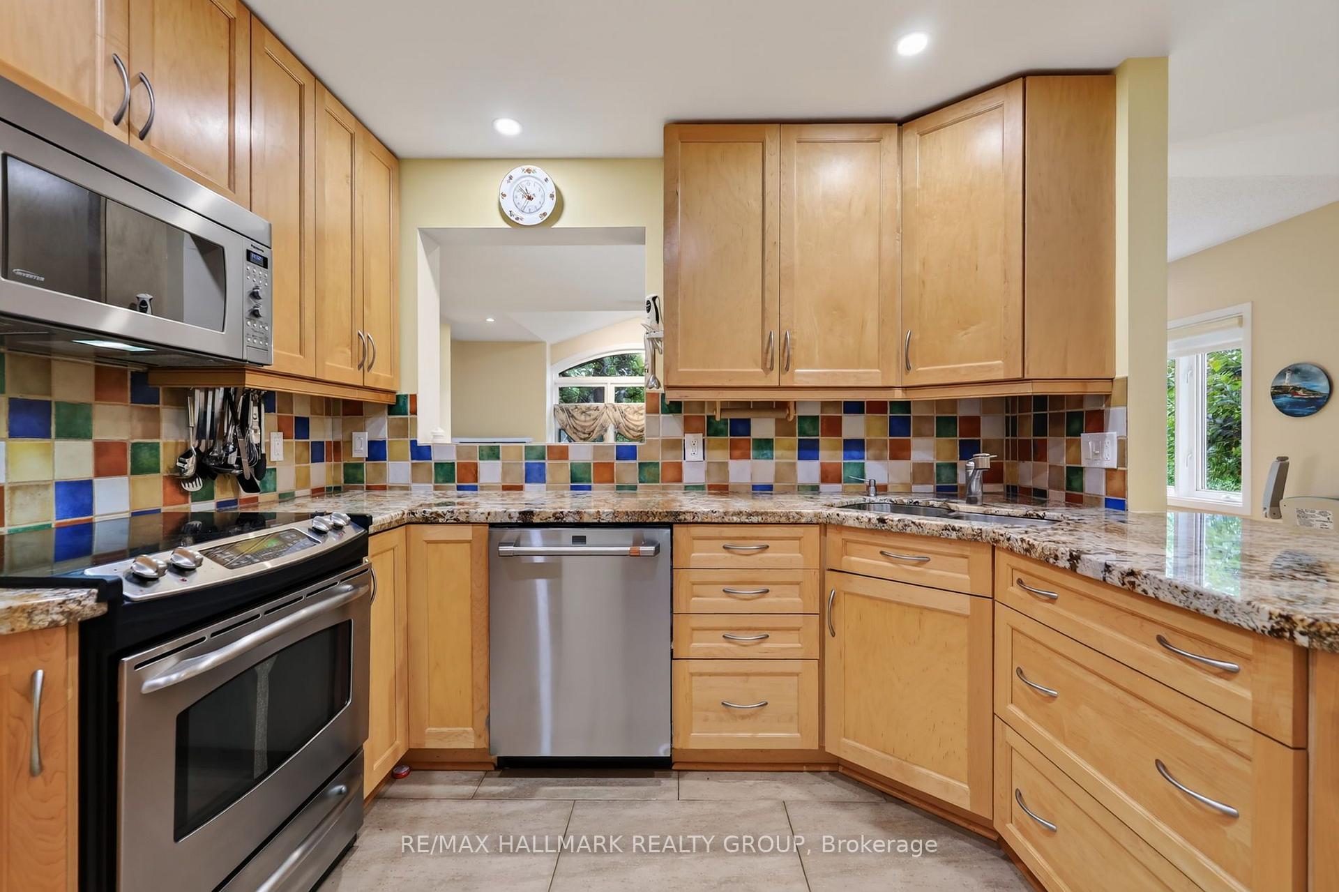 Photo 11 of 2692 Colman Street, Ottawa, Riverside Park — HOMEH
