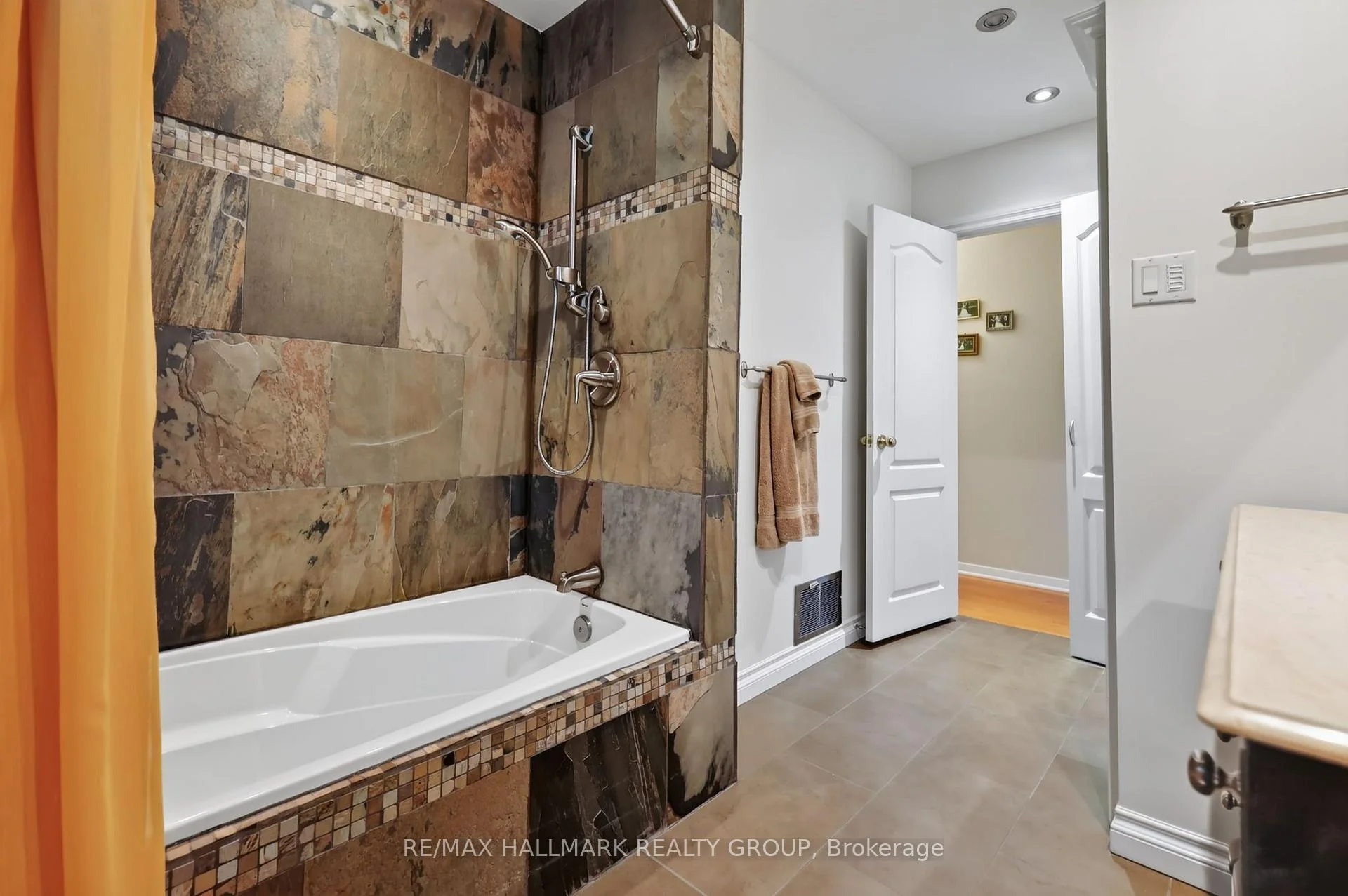 Photo 26 of 2692 Colman Street, Ottawa, Riverside Park — HOMEH