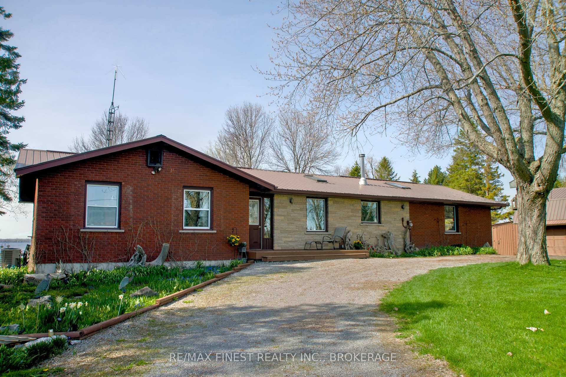 Photo 3 of 10930 Front Road, Loyalist, Amherst Island — HOMEH