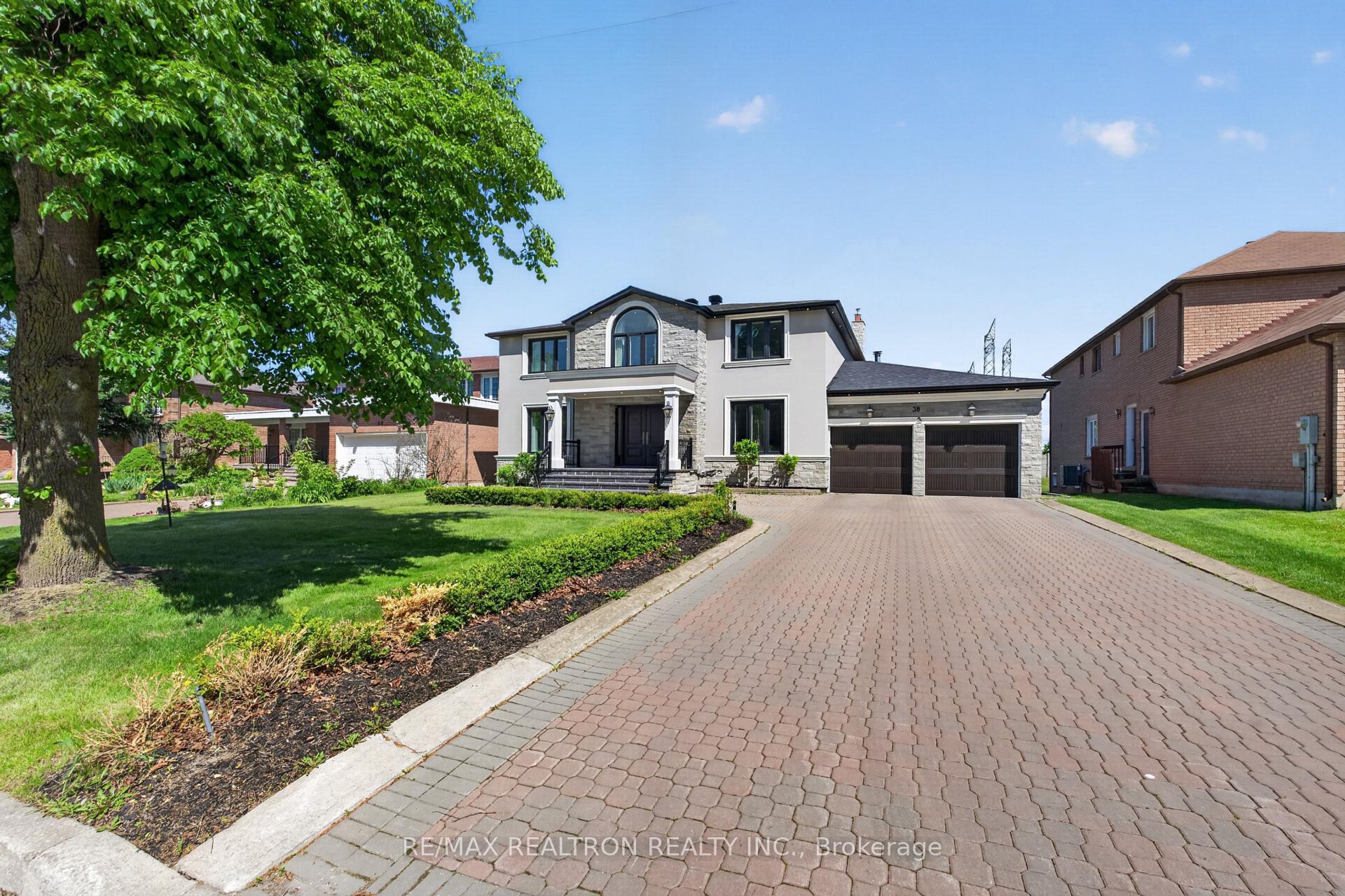Photo 3 of 38 Beckenridge Drive, Markham, Milliken Mills East — HOMEH