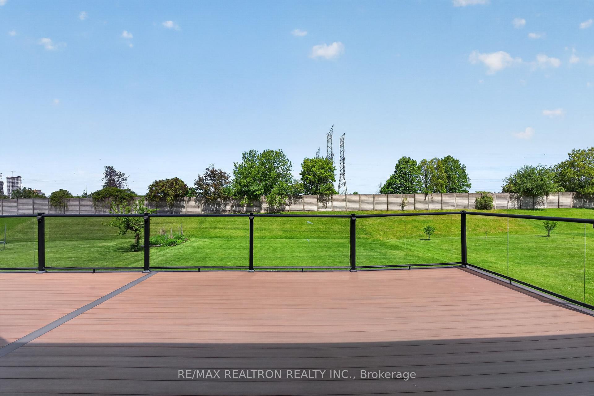 Photo 4 of 38 Beckenridge Drive, Markham, Milliken Mills East — HOMEH
