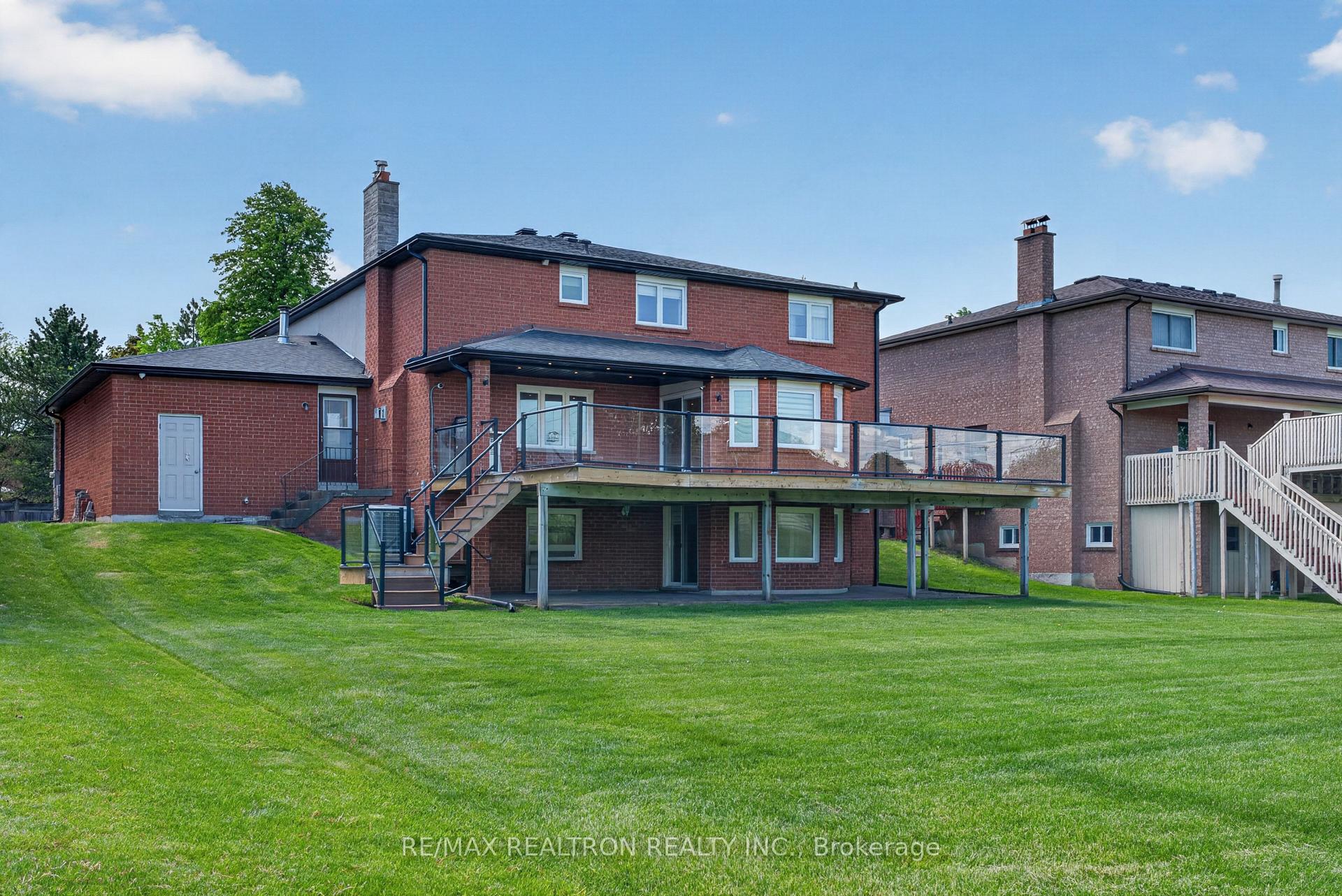 Photo 5 of 38 Beckenridge Drive, Markham, Milliken Mills East — HOMEH