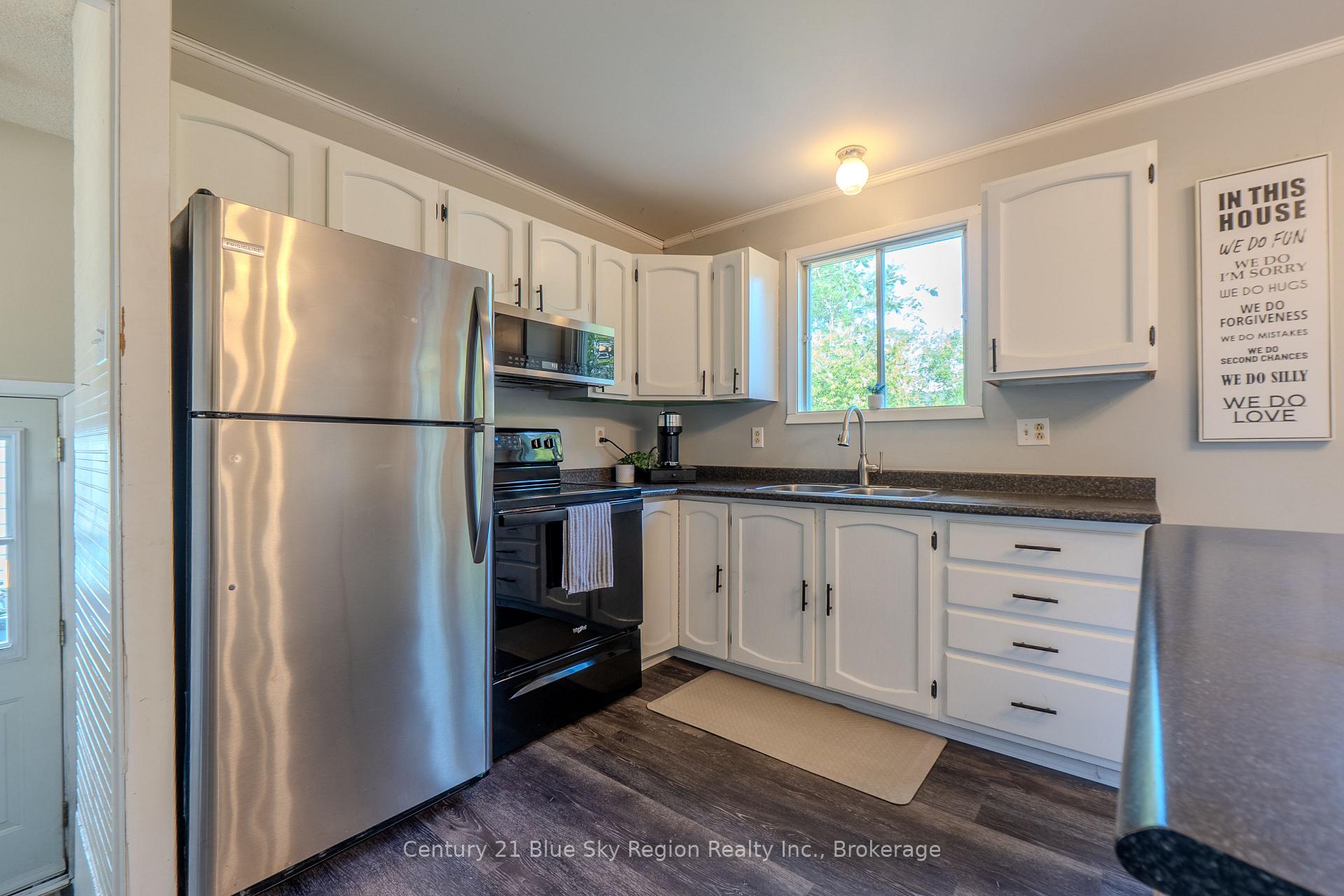 Photo 9 of 980 Lily Street, Mattawa — HOMEH