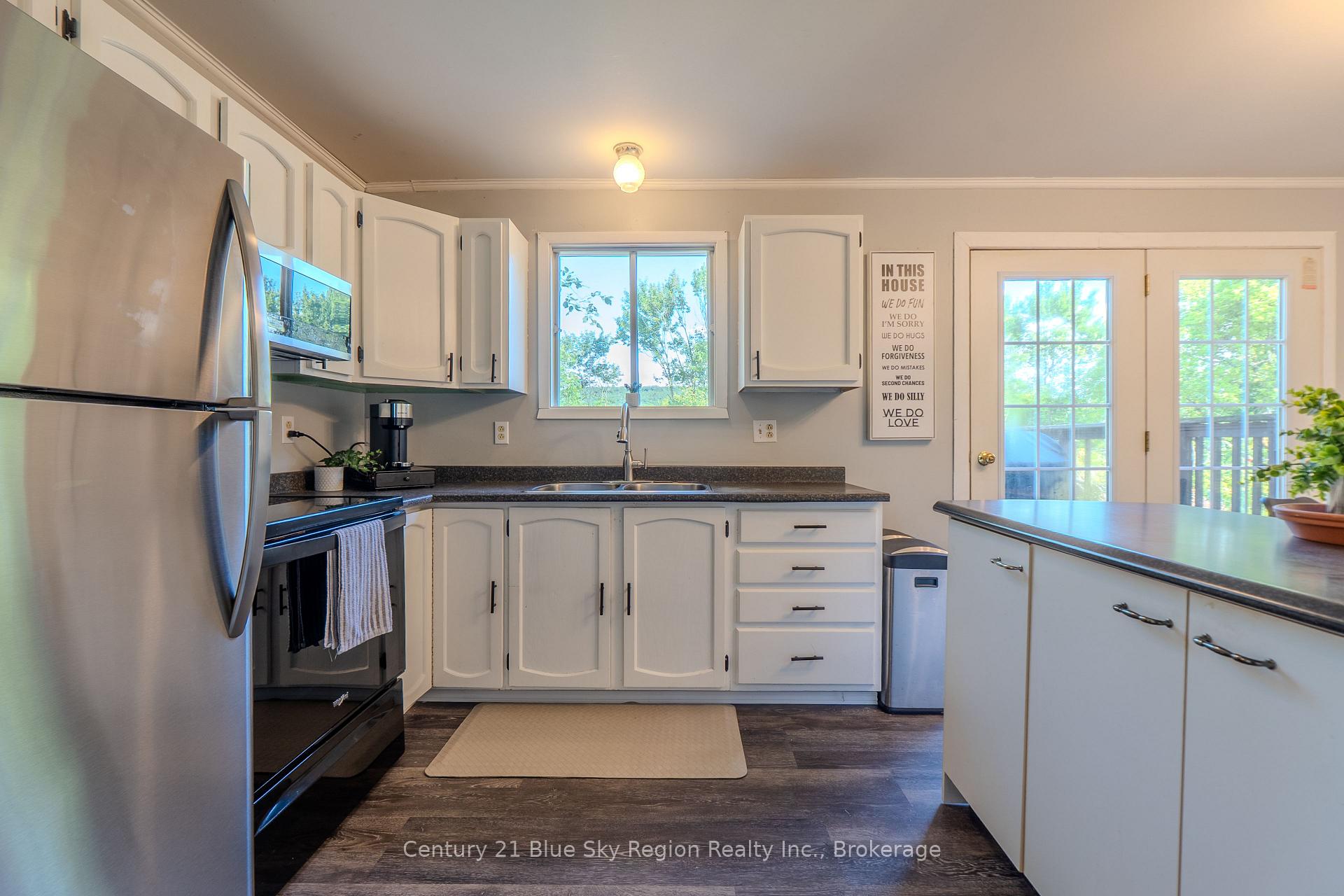 Photo 10 of 980 Lily Street, Mattawa — HOMEH