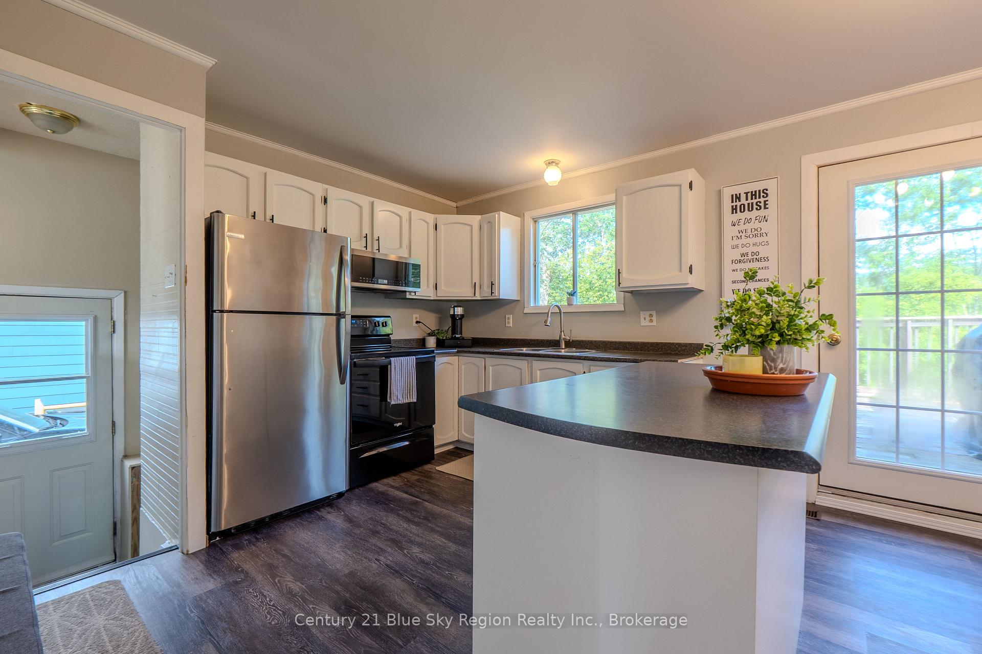 Photo 11 of 980 Lily Street, Mattawa — HOMEH
