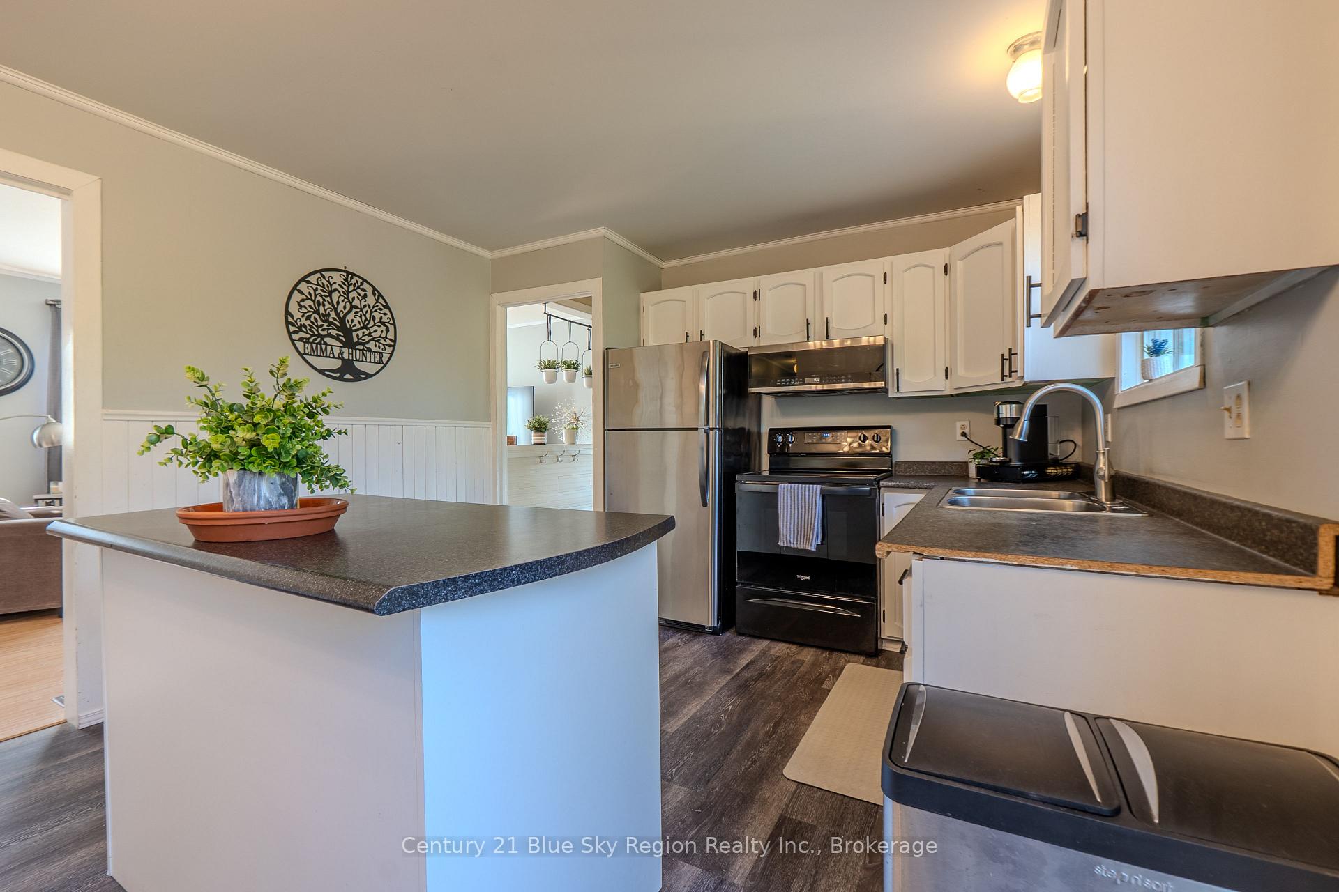 Photo 13 of 980 Lily Street, Mattawa — HOMEH