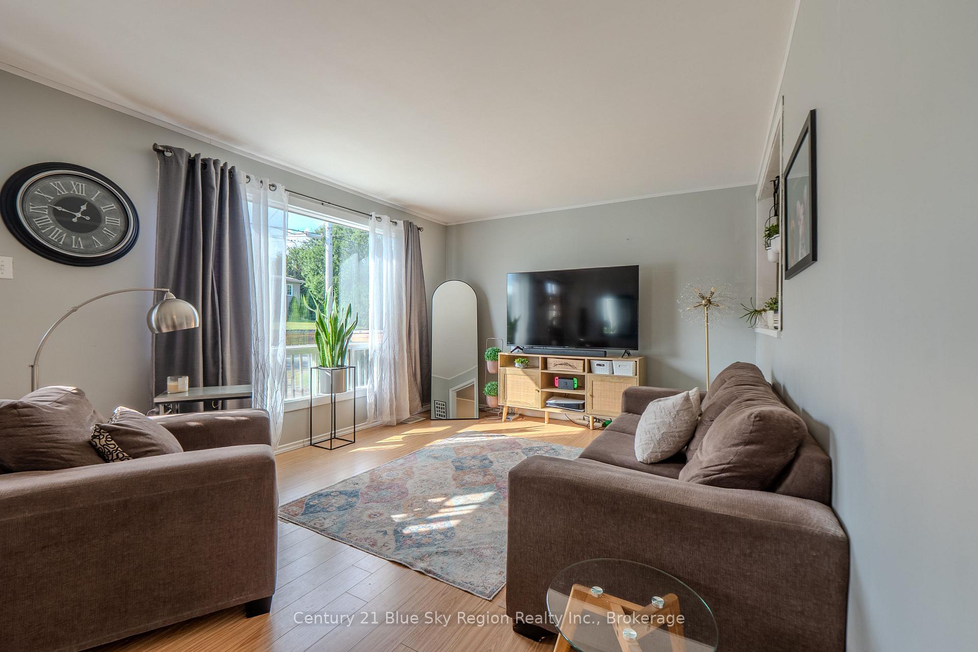 Photo 17 of 980 Lily Street, Mattawa — HOMEH