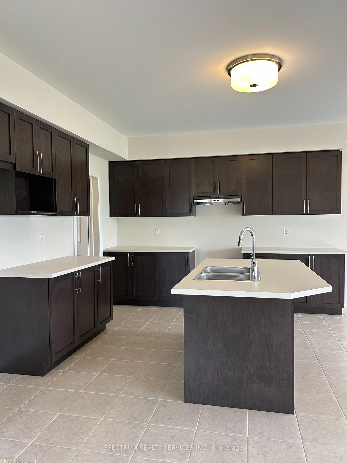 Photo 8 of 4 Arding Circle, Brantford, Empire South — HOMEH