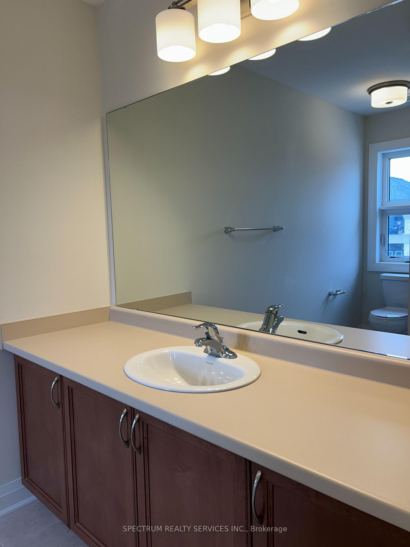 Photo 10 of 4 Arding Circle, Brantford, Empire South — HOMEH