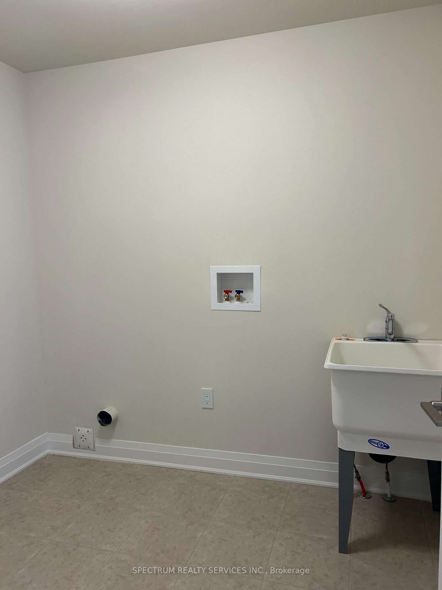 Photo 11 of 4 Arding Circle, Brantford, Empire South — HOMEH