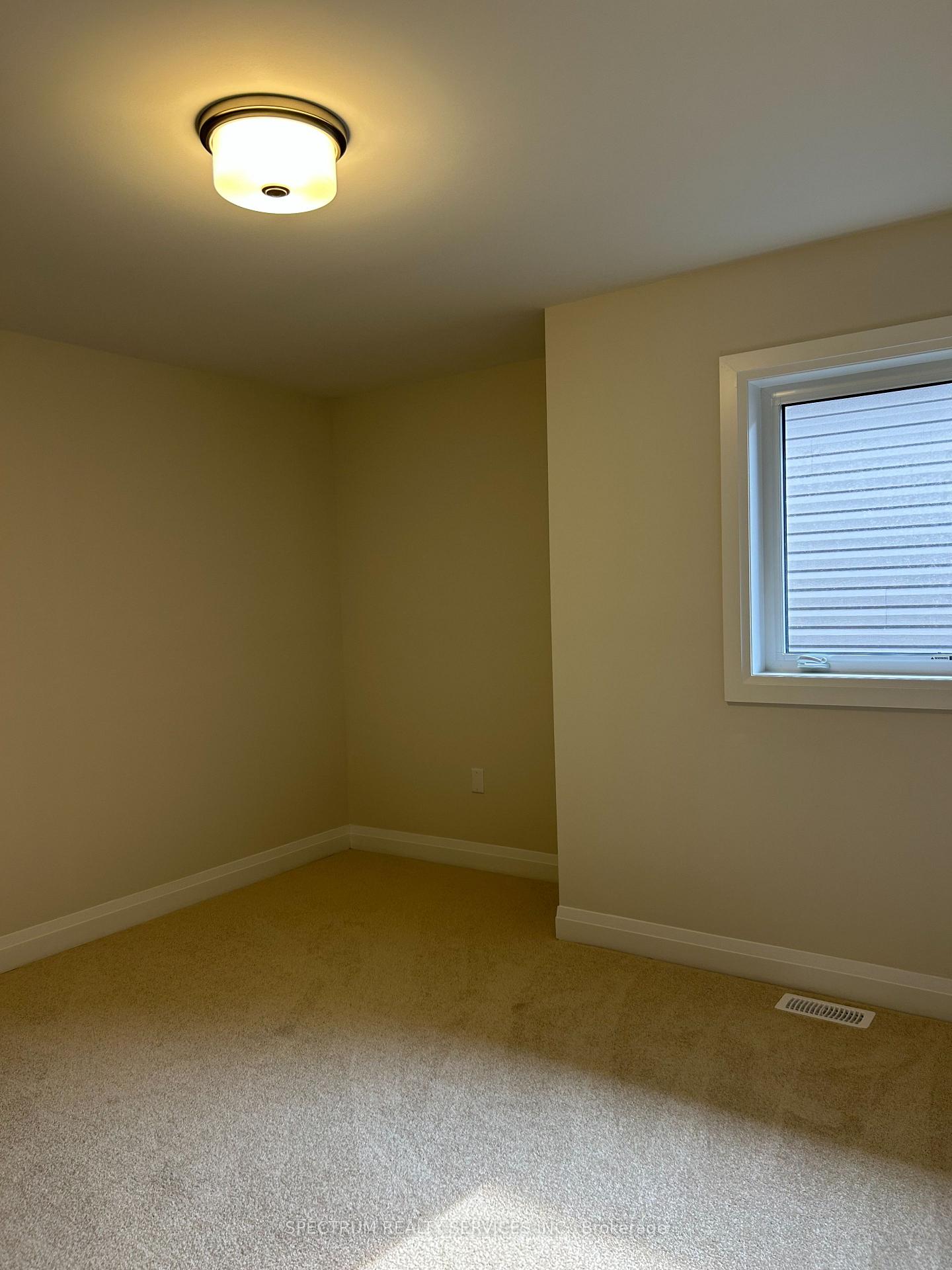 Photo 12 of 4 Arding Circle, Brantford, Empire South — HOMEH
