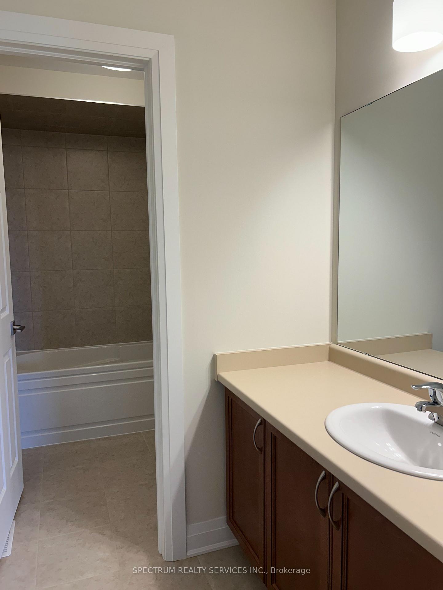 Photo 13 of 4 Arding Circle, Brantford, Empire South — HOMEH