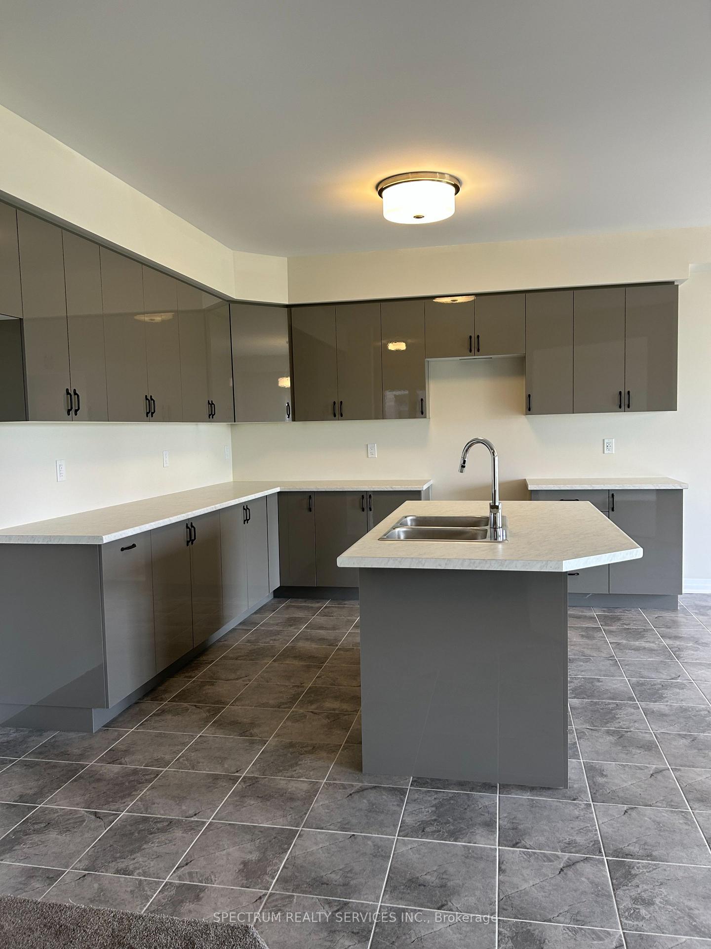 Photo 2 of 10 Arding Circle, Brantford, Greenbrier — HOMEH