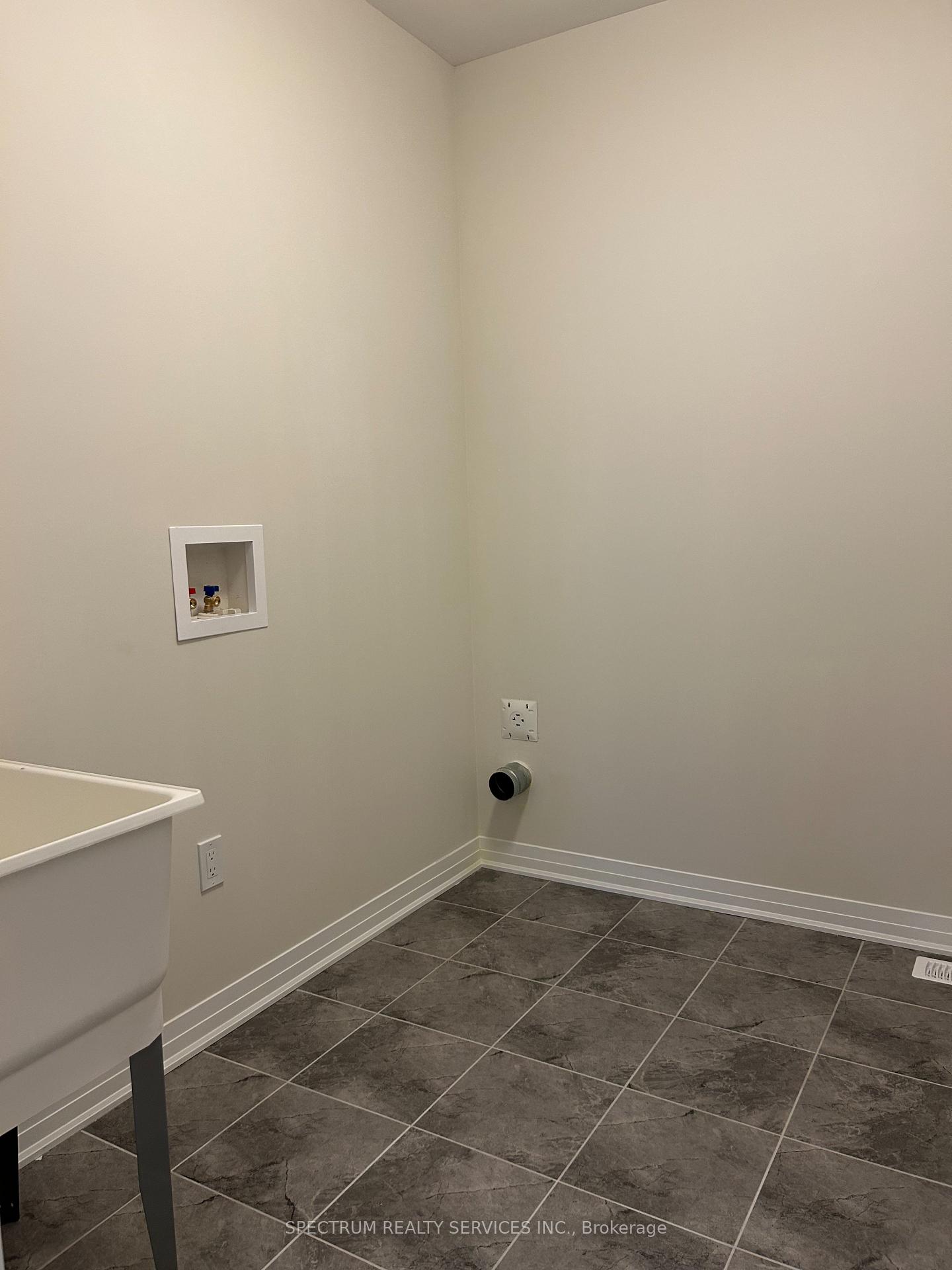 Photo 5 of 10 Arding Circle, Brantford, Greenbrier — HOMEH
