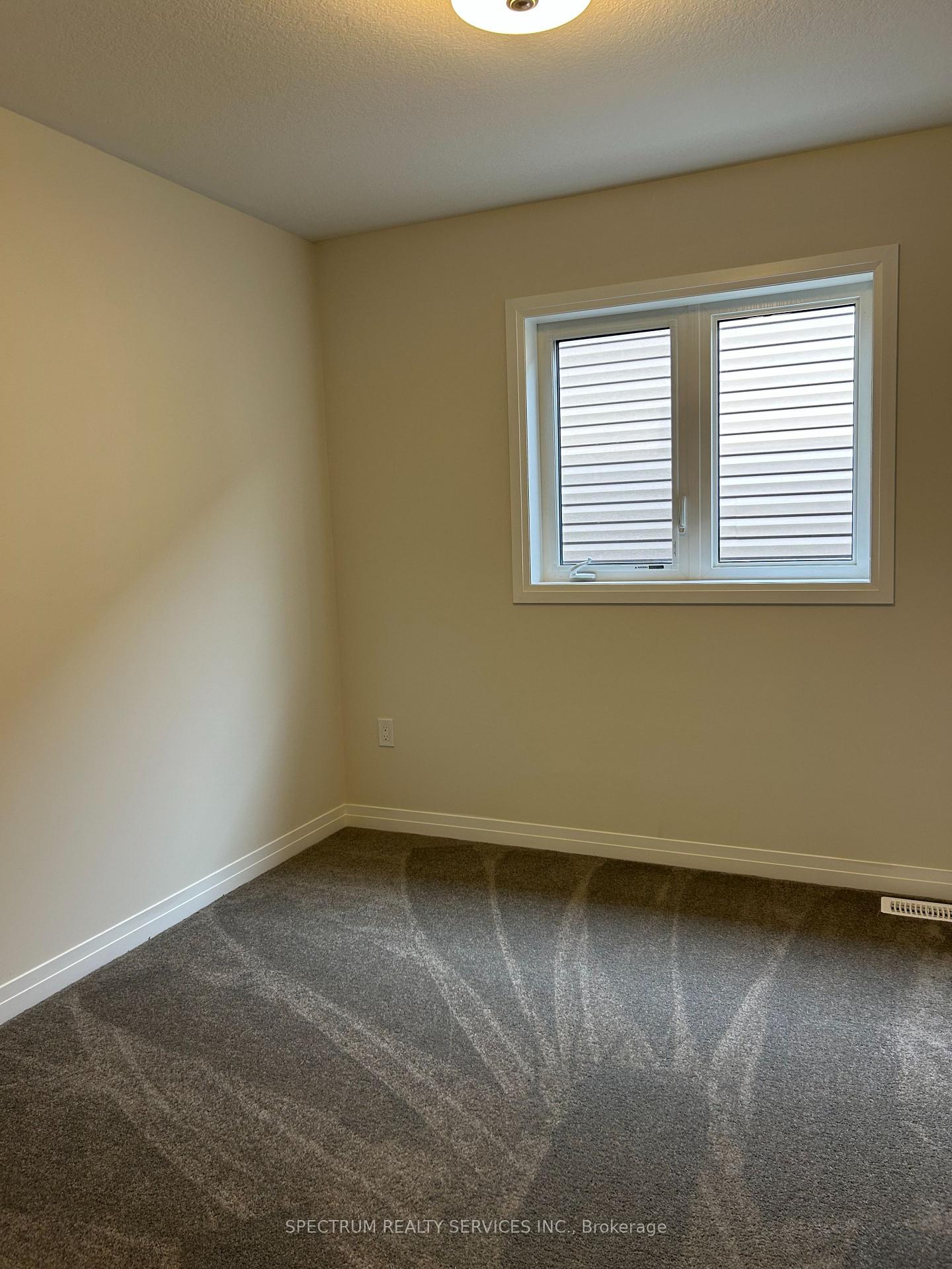 Photo 15 of 10 Arding Circle, Brantford, Greenbrier — HOMEH
