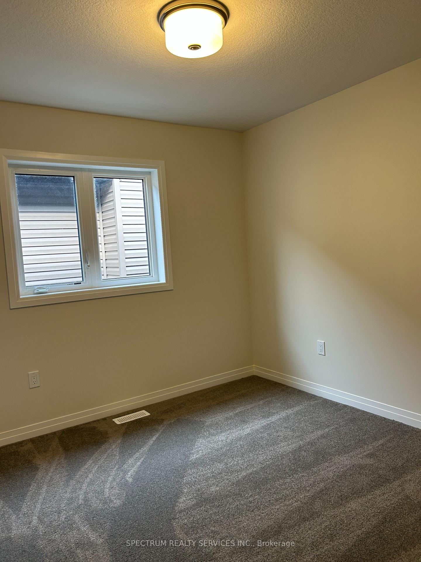 Photo 16 of 10 Arding Circle, Brantford, Greenbrier — HOMEH