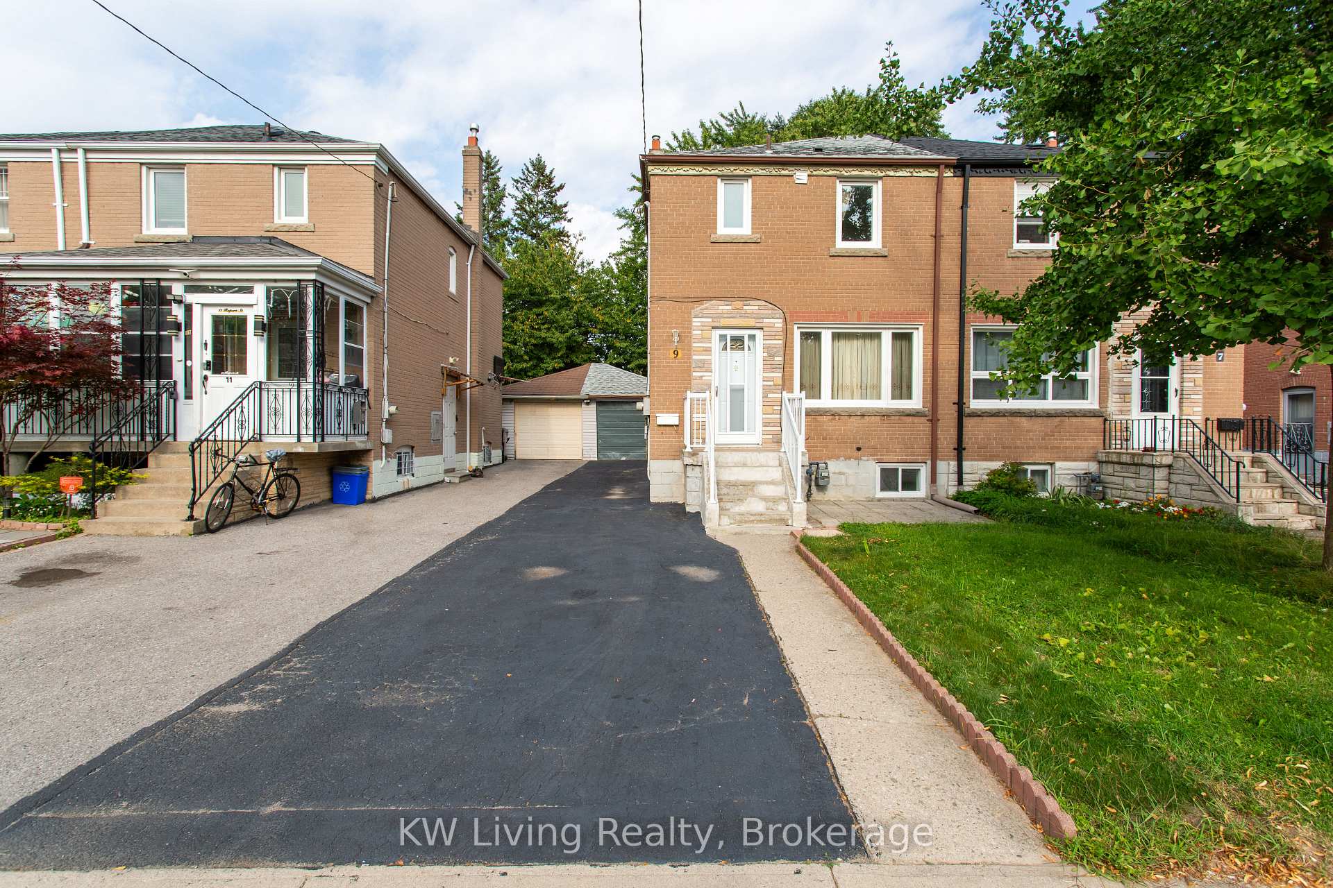 Photo 2 of 9 Rupert Street, Scarborough, Clairlea-Birchmount — HOMEH