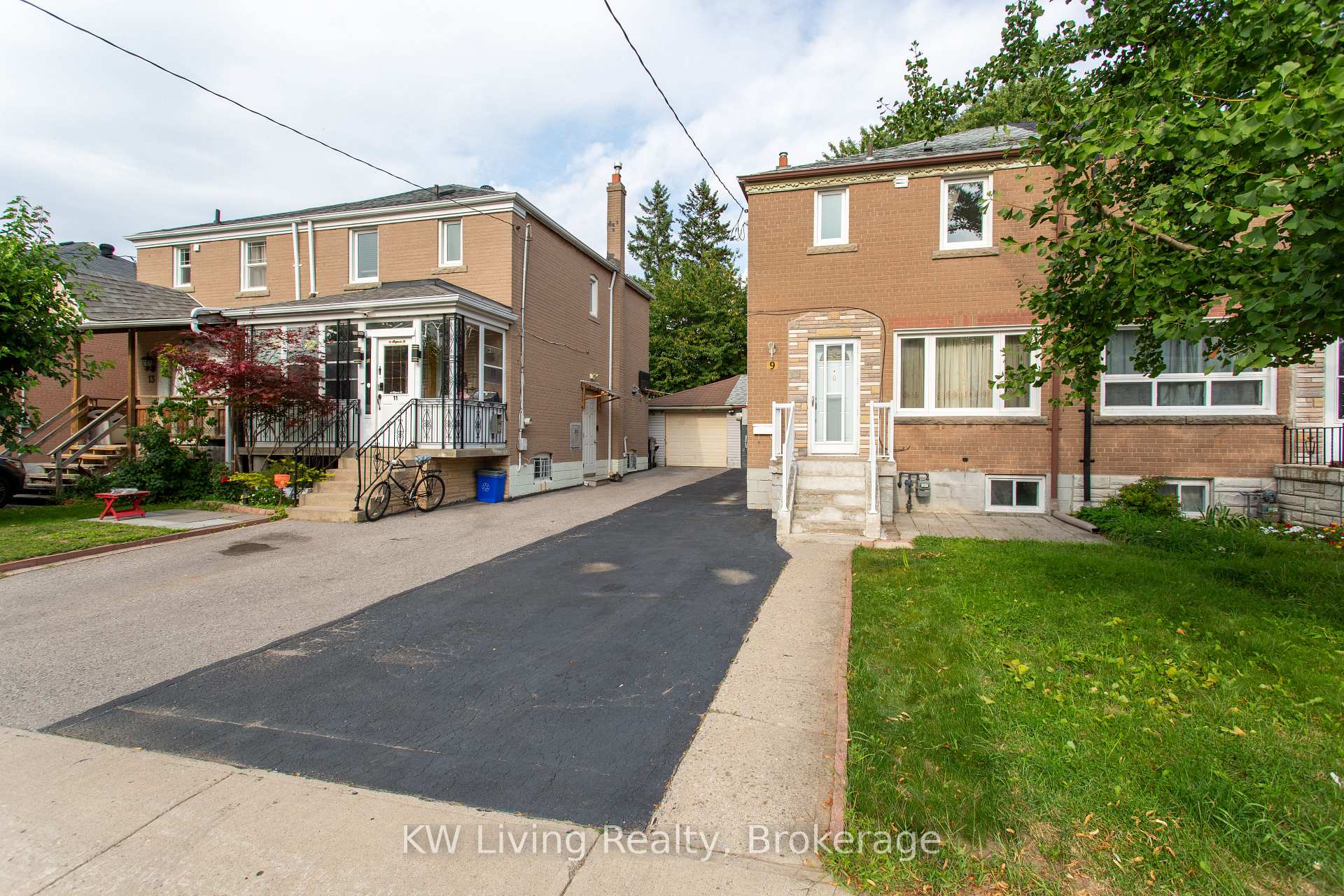 Photo 3 of 9 Rupert Street, Scarborough, Clairlea-Birchmount — HOMEH