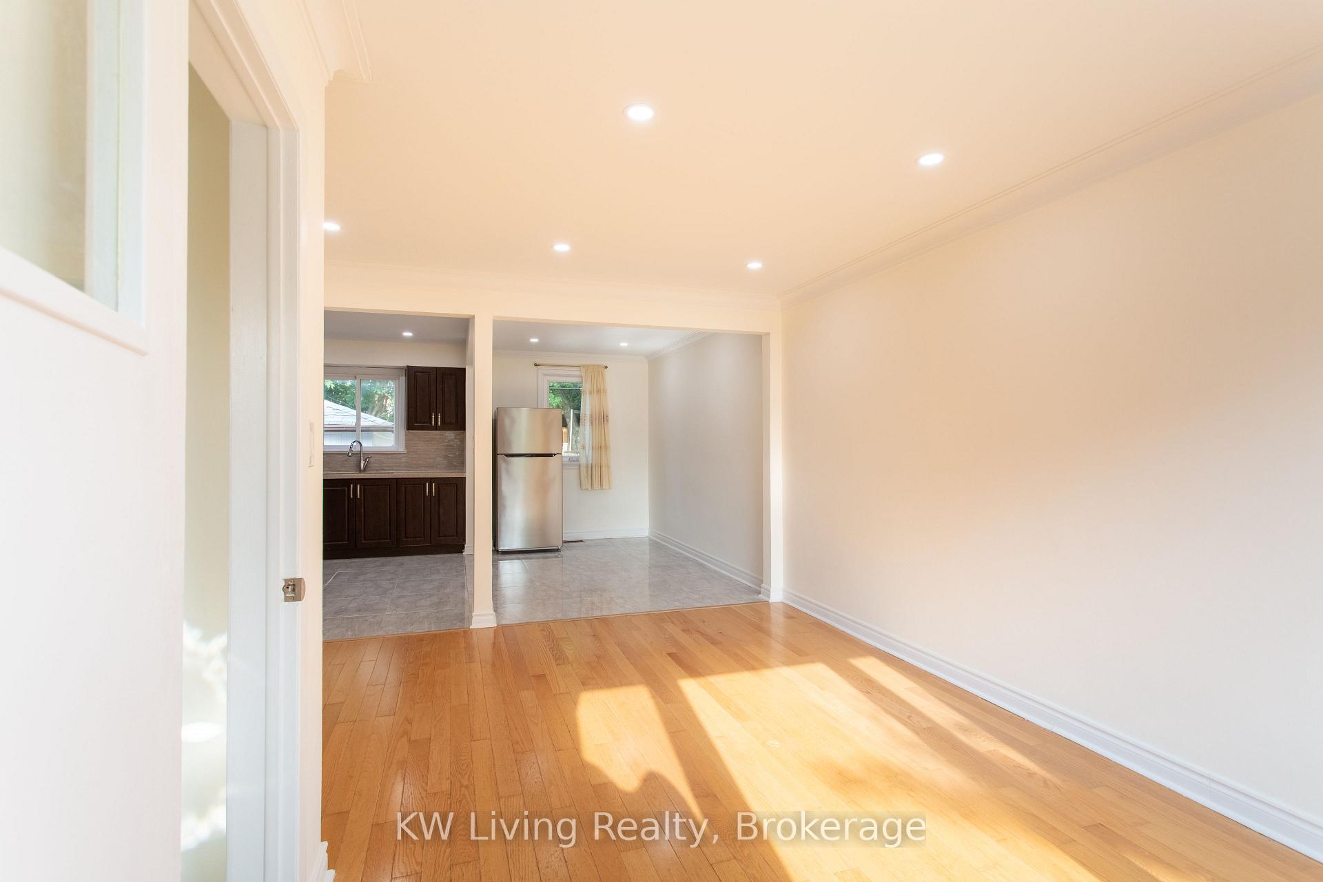 Photo 13 of 9 Rupert Street, Scarborough, Clairlea-Birchmount — HOMEH