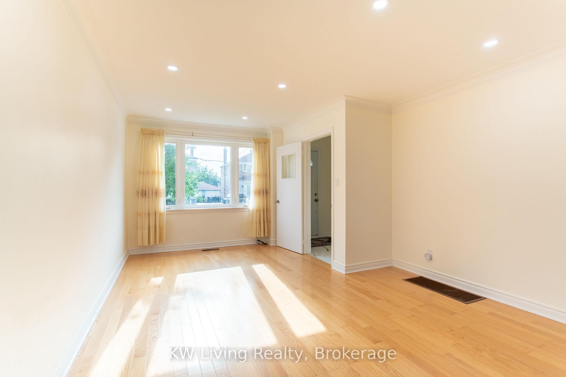 Photo 10 of 9 Rupert Street, Scarborough, Clairlea-Birchmount — HOMEH