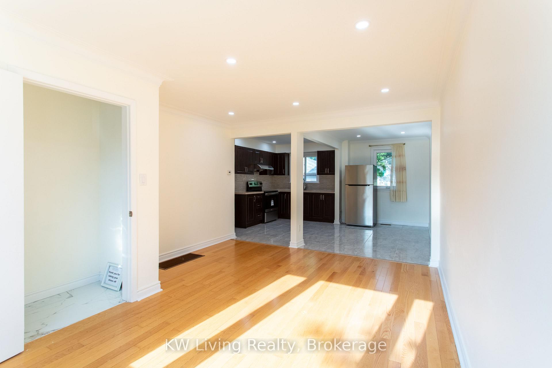 Photo 8 of 9 Rupert Street, Scarborough, Clairlea-Birchmount — HOMEH