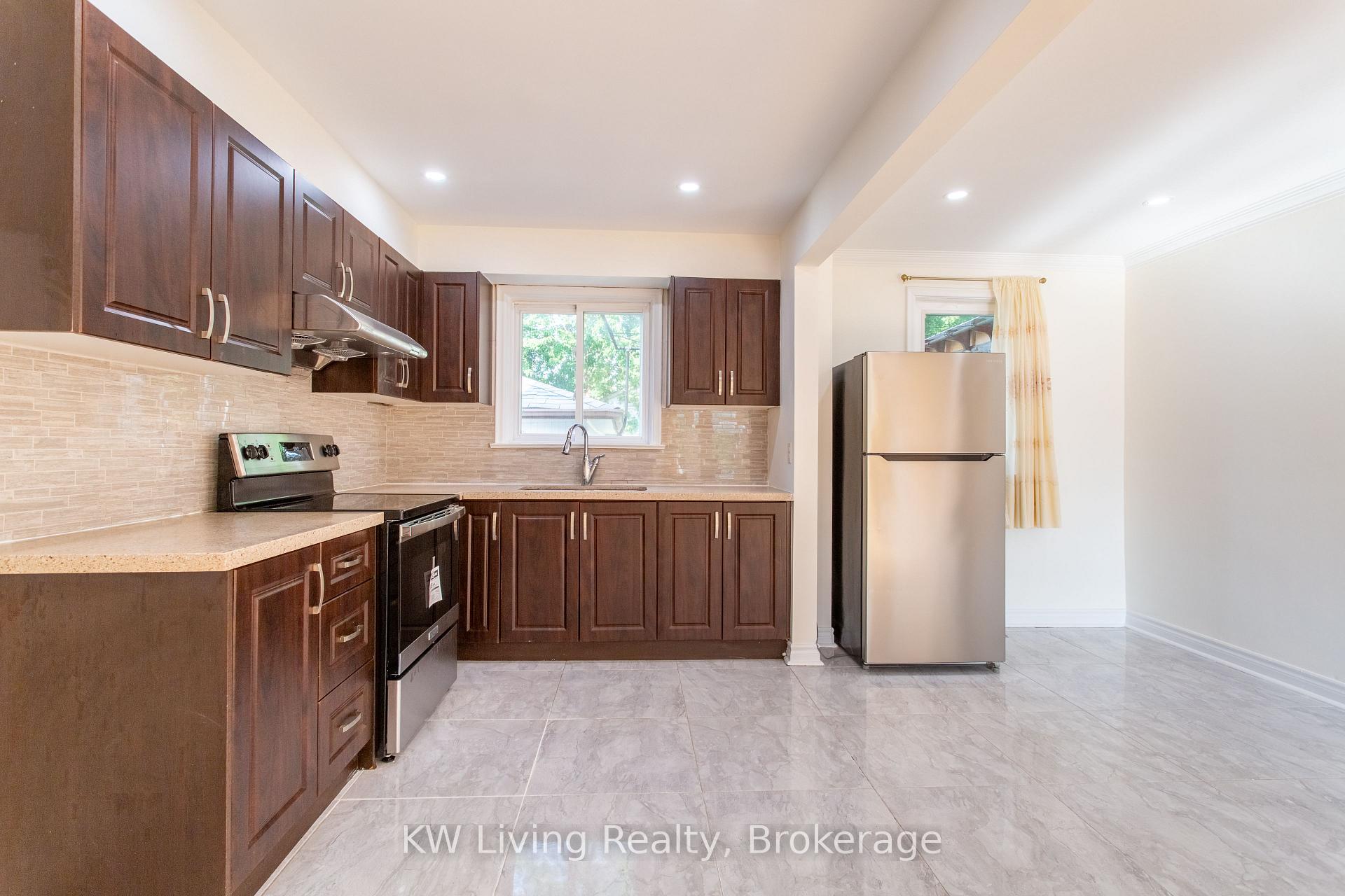 Photo 5 of 9 Rupert Street, Scarborough, Clairlea-Birchmount — HOMEH