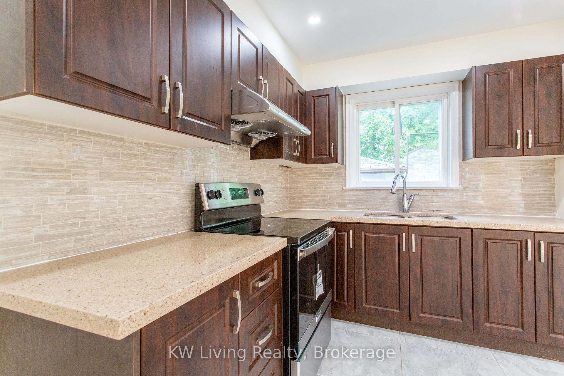 Photo 4 of 9 Rupert Street, Scarborough, Clairlea-Birchmount — HOMEH