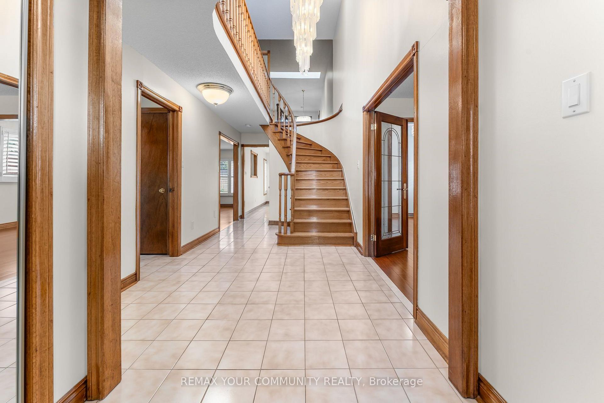 Photo 8 of 4 Tomel Court, Caledon, Bolton West — HOMEH