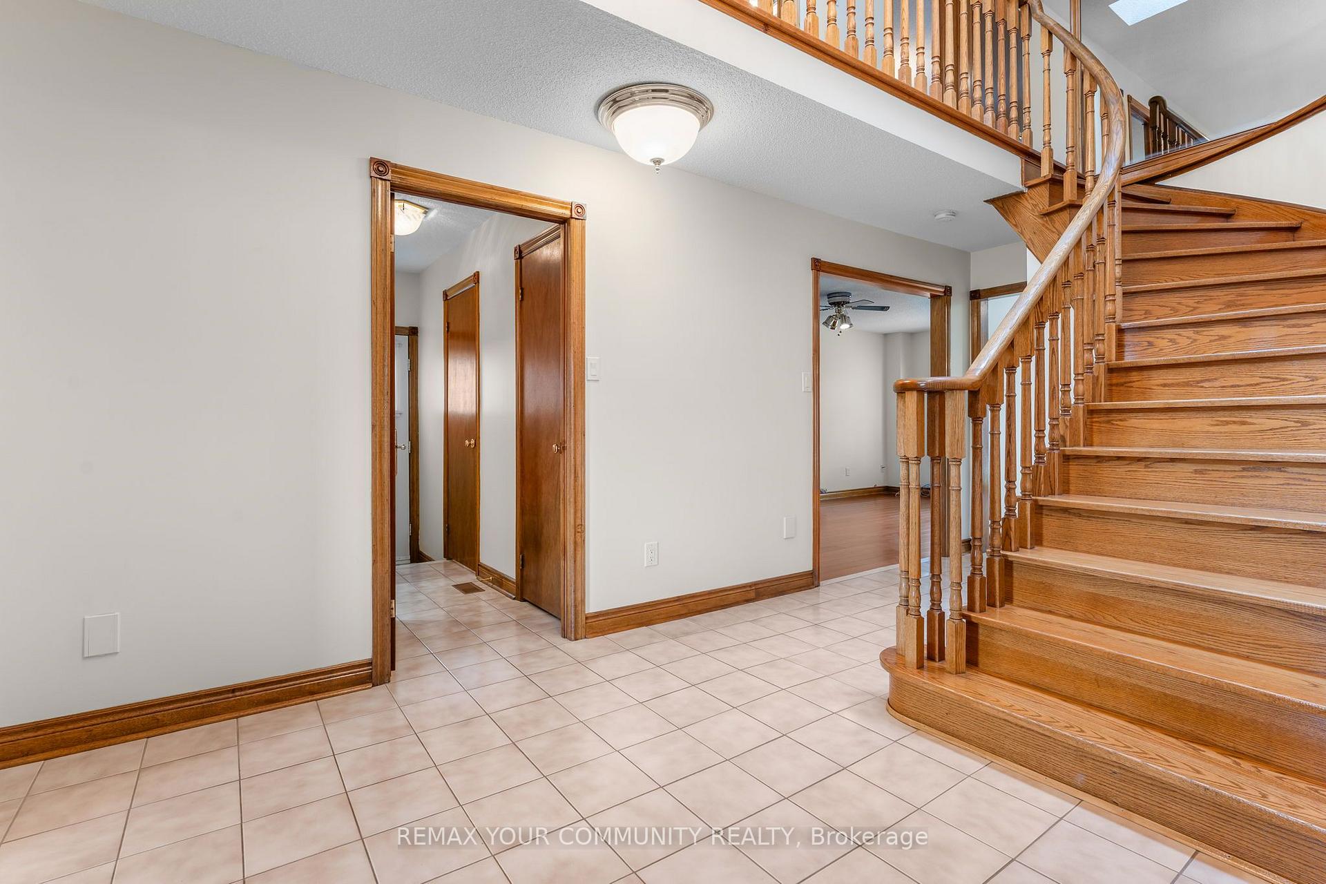 Photo 9 of 4 Tomel Court, Caledon, Bolton West — HOMEH