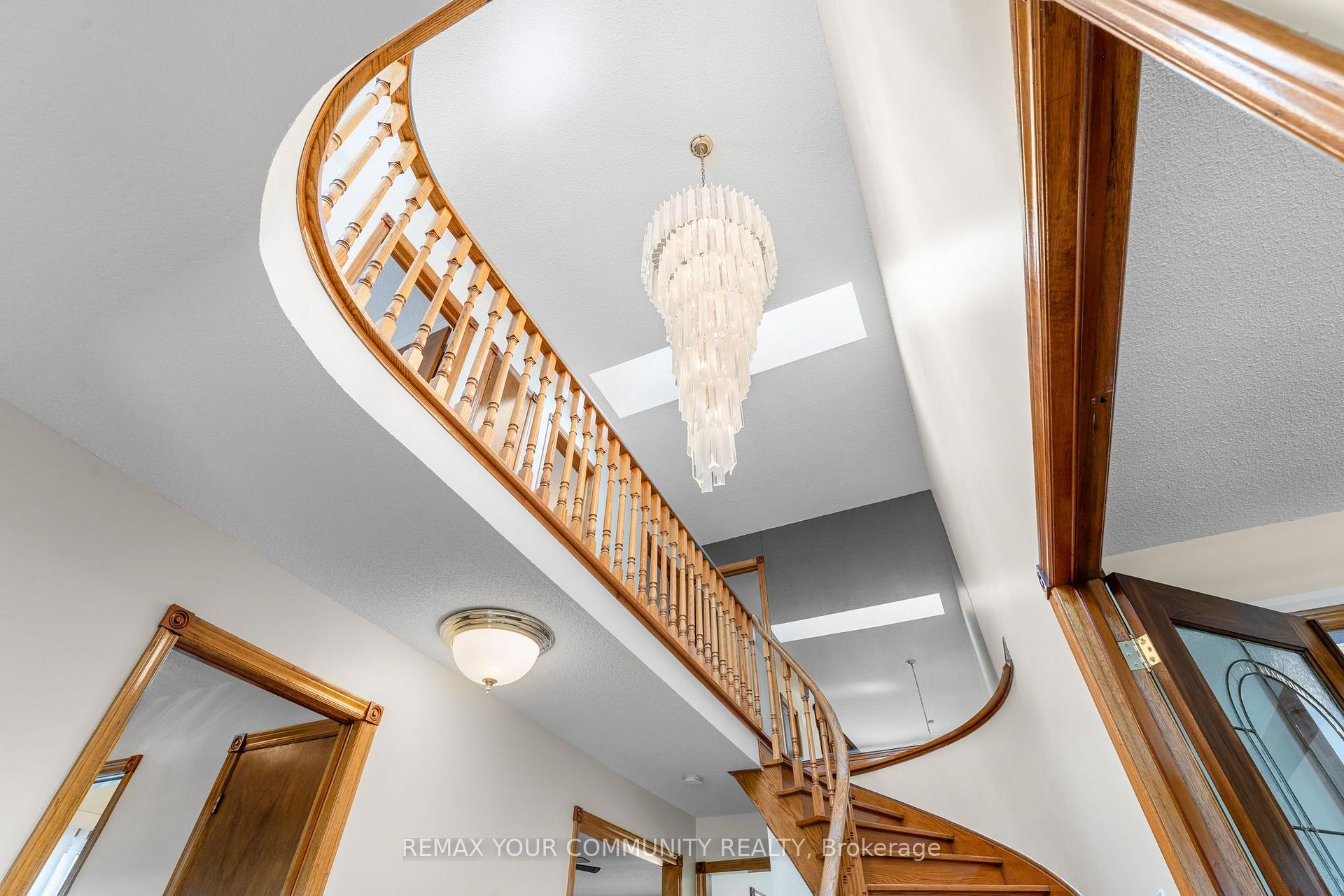 Photo 10 of 4 Tomel Court, Caledon, Bolton West — HOMEH
