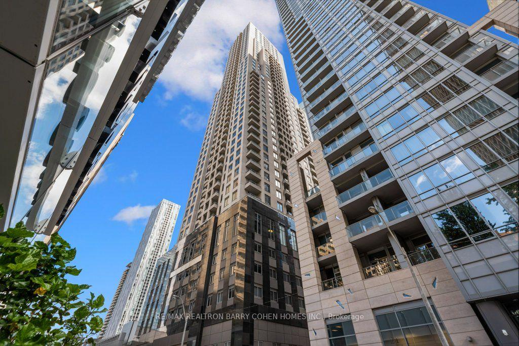 Photo 2 of Unit 2703, 35 Balmuto Street, Toronto, Bay Street Corridor — HOMEH