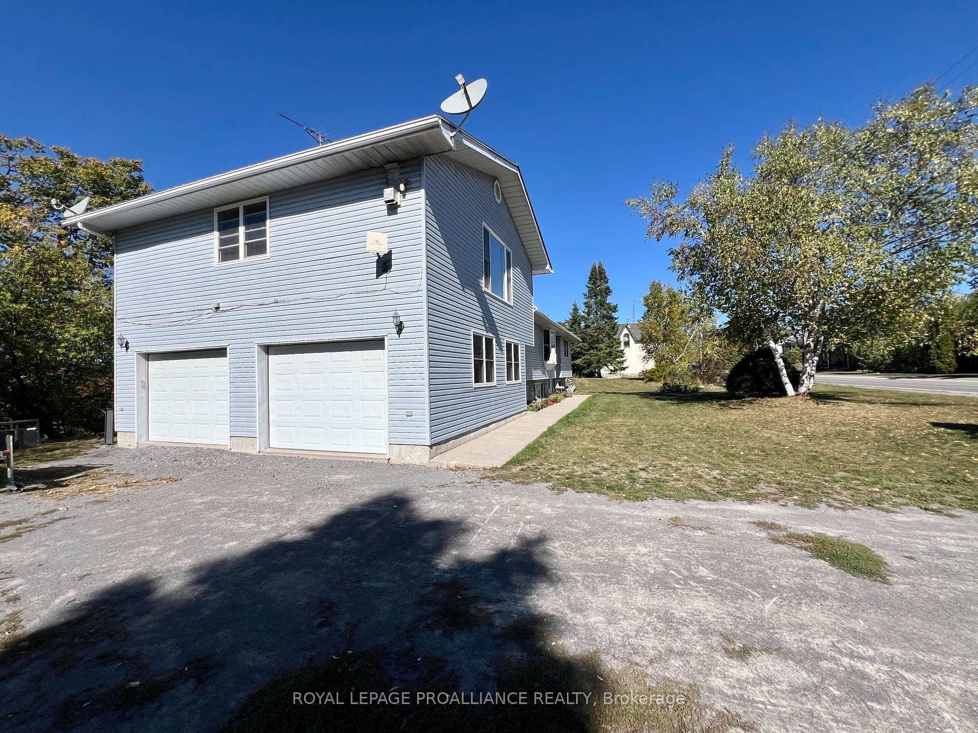 Photo 3 of 444 County Road 19, Prince Edward County, Ameliasburg Ward — HOMEH