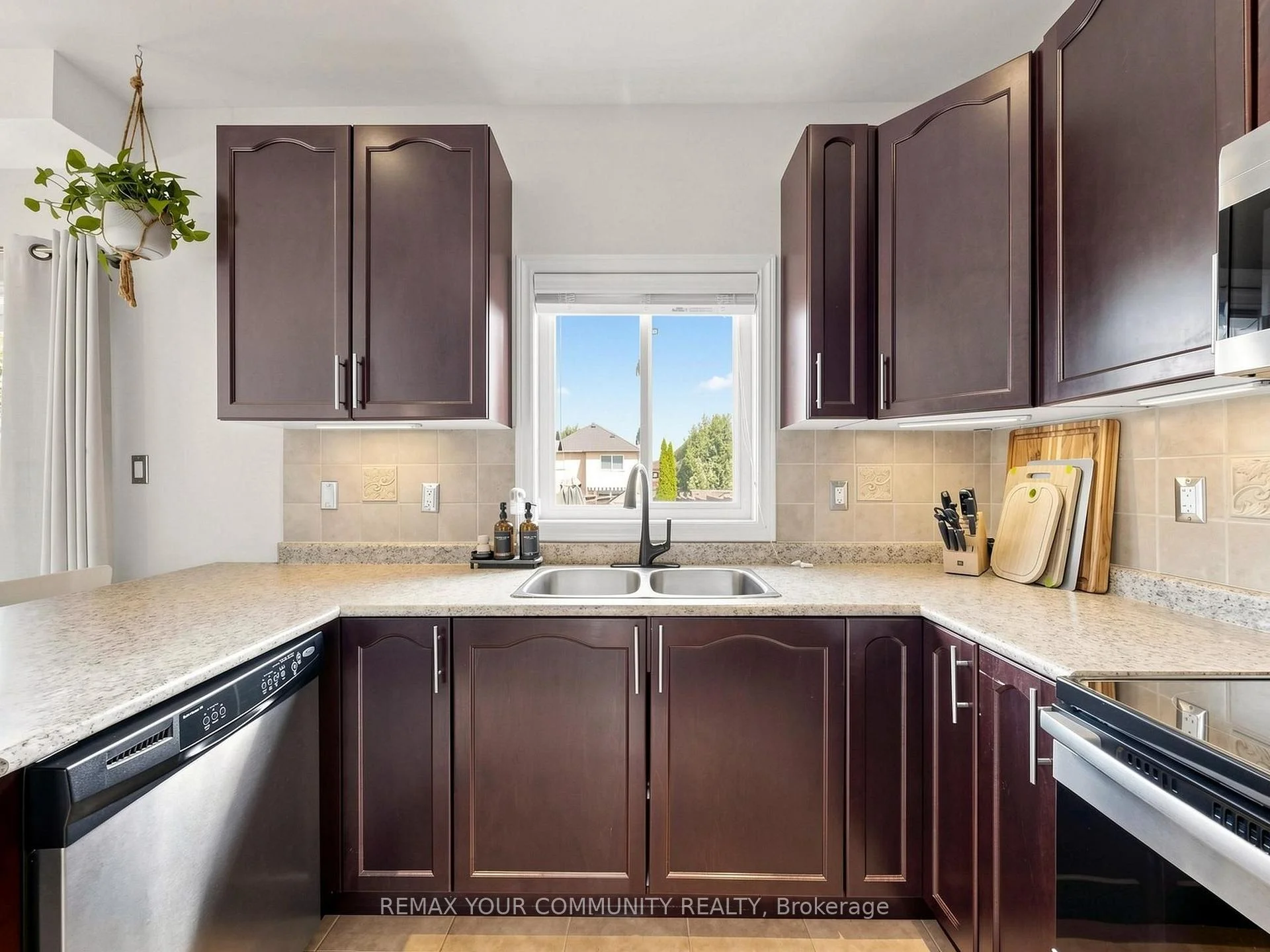 Photo 26 of 51 Shuttleworth Drive, Clarington, Courtice — HOMEH