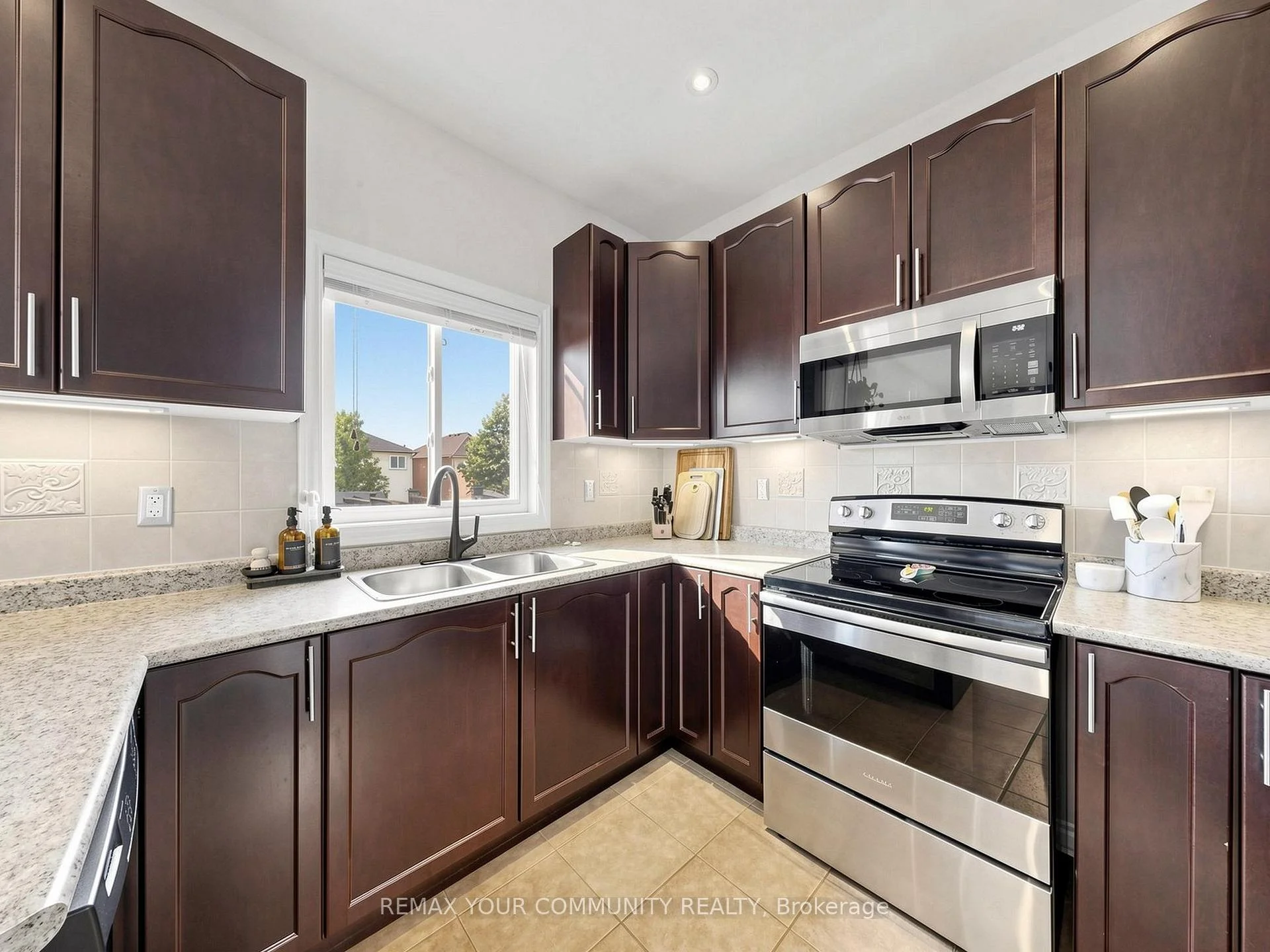 Photo 30 of 51 Shuttleworth Drive, Clarington, Courtice — HOMEH