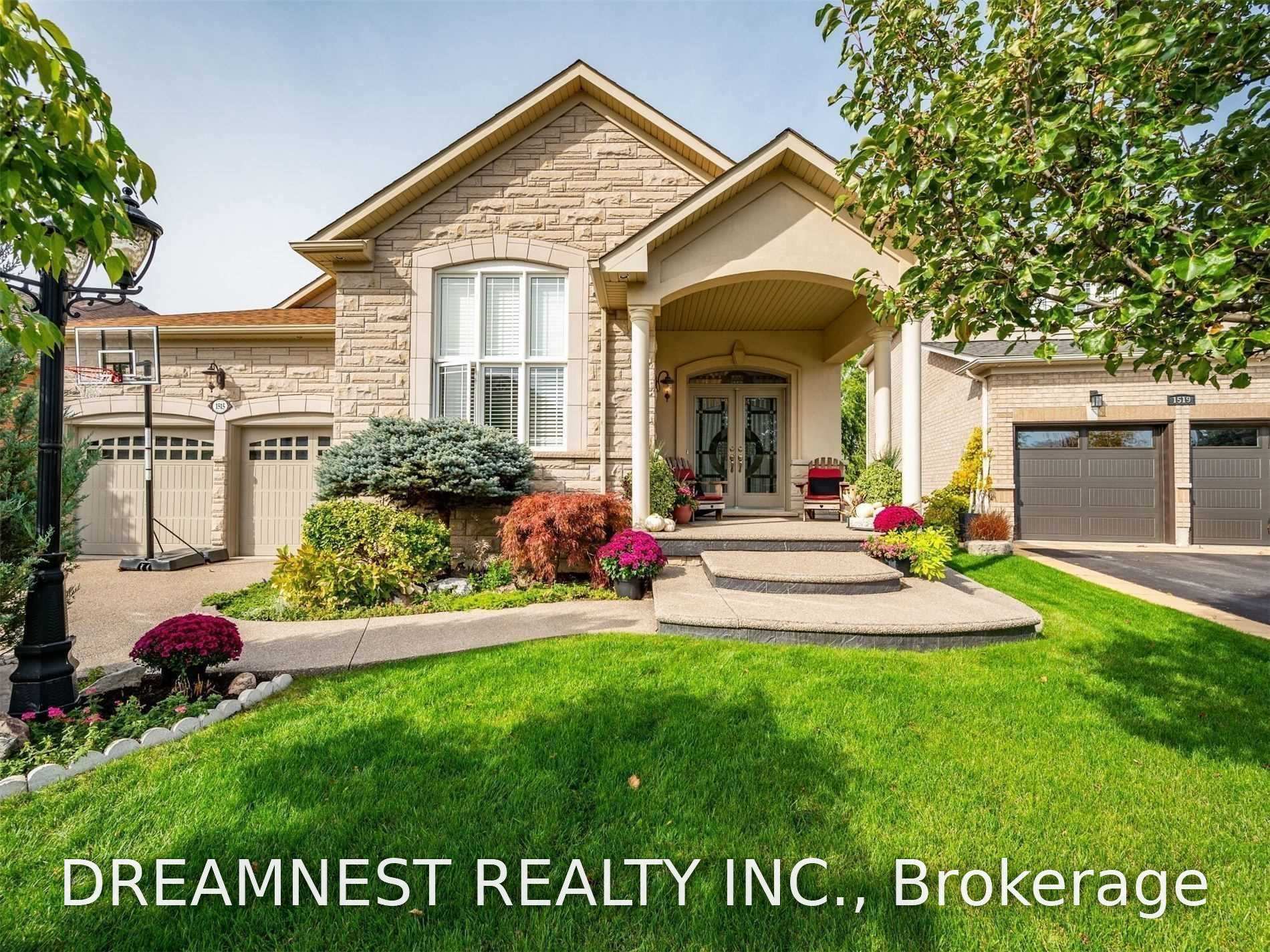 Front of 1515 Stewart Crescent